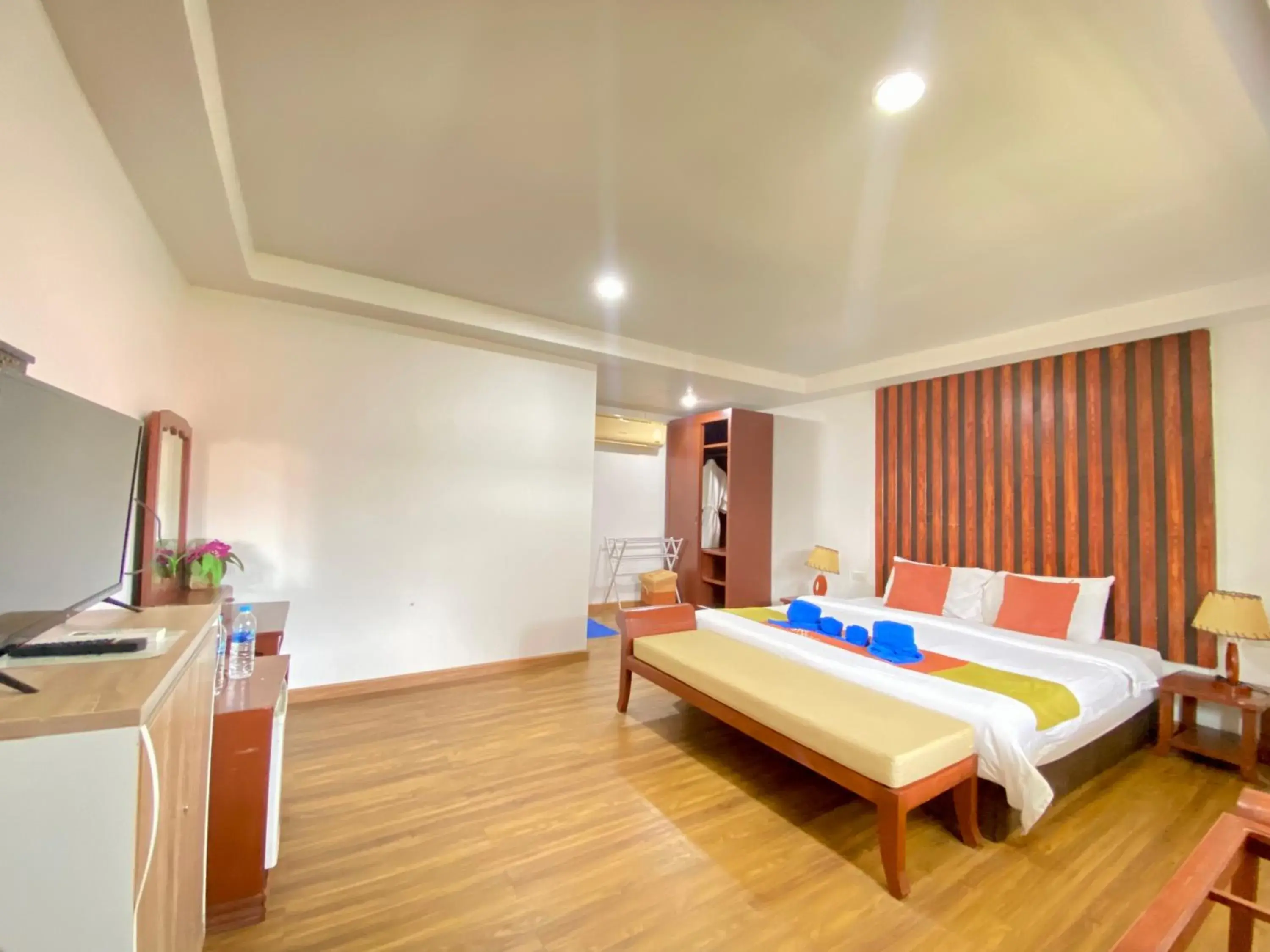 Bed in Phi Phi Ba Kao Bay Resort Bed in Phi Phi Ba Kao Bay Resort