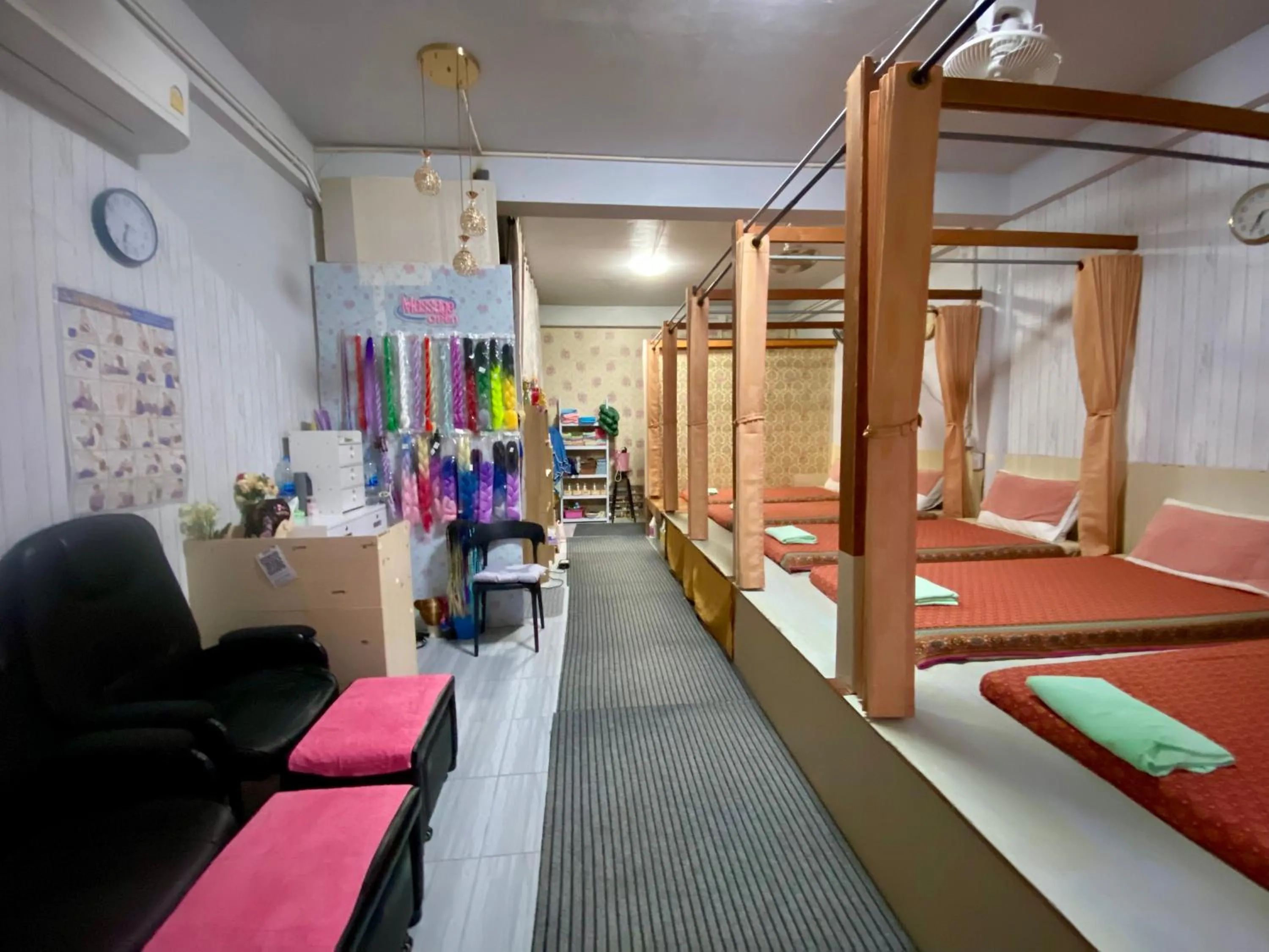 Bed in Phi Phi Ba Kao Bay Resort