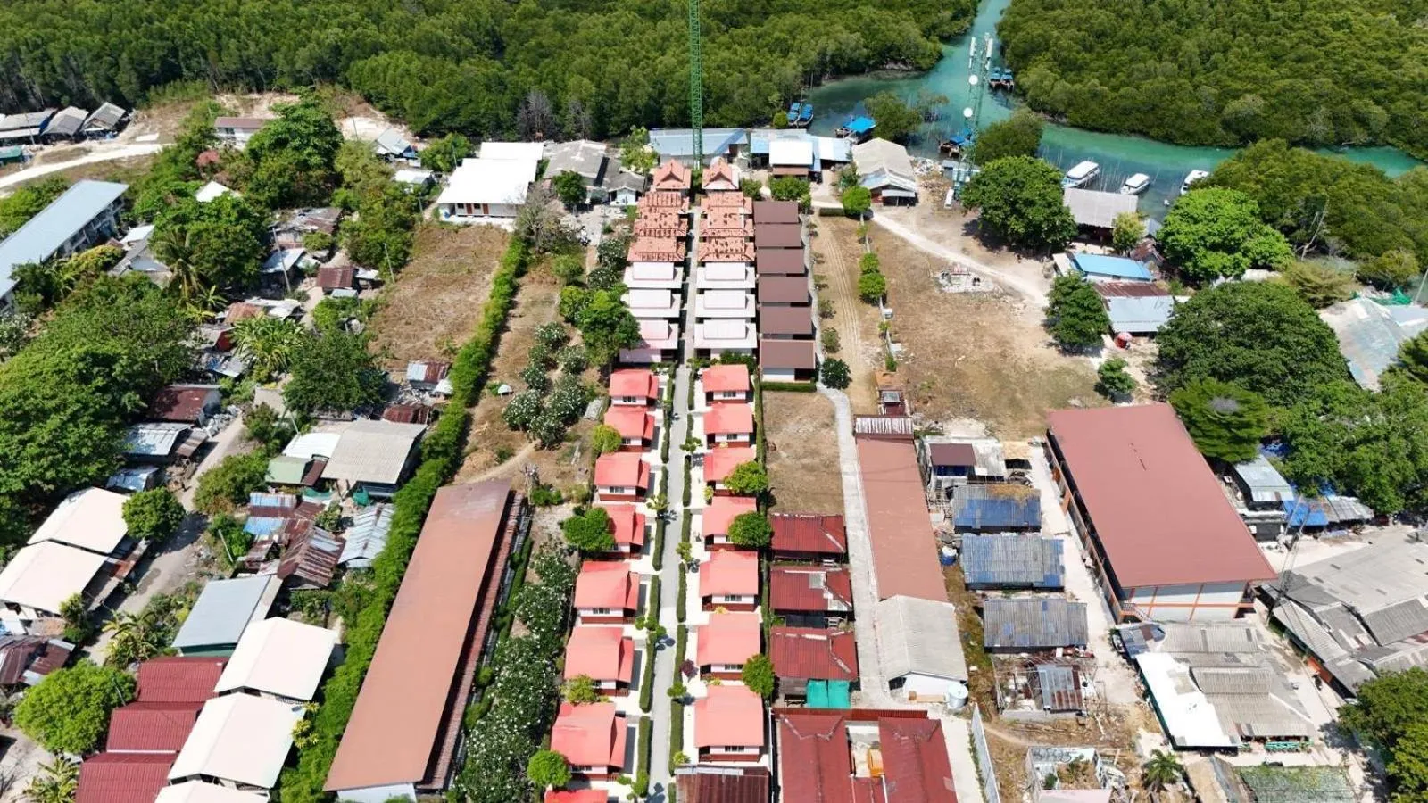 Neighbourhood in Phi Phi Ba Kao Bay Resort