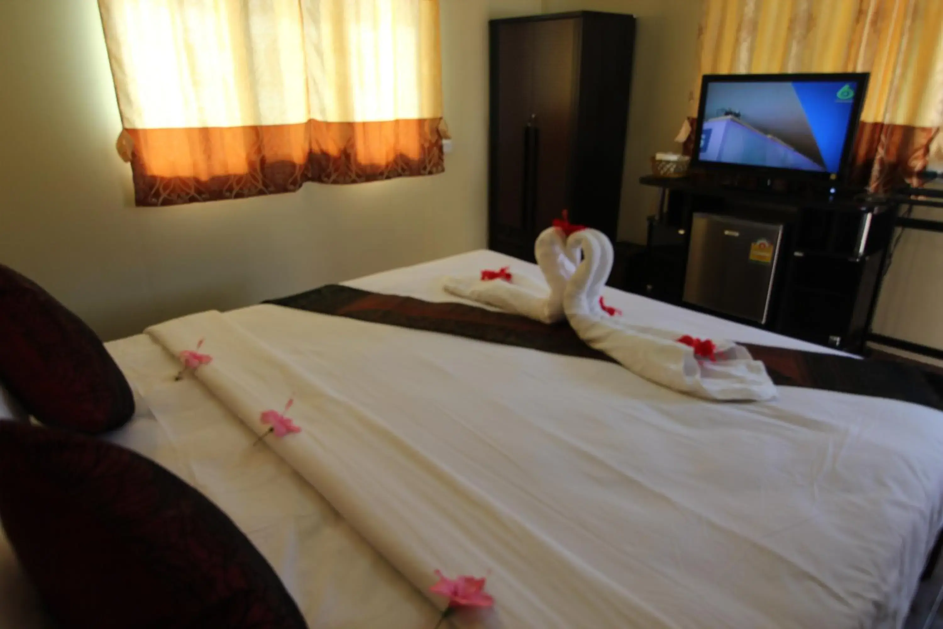 Bed in Phi Phi Ba Kao Bay Resort Bed in Phi Phi Ba Kao Bay Resort