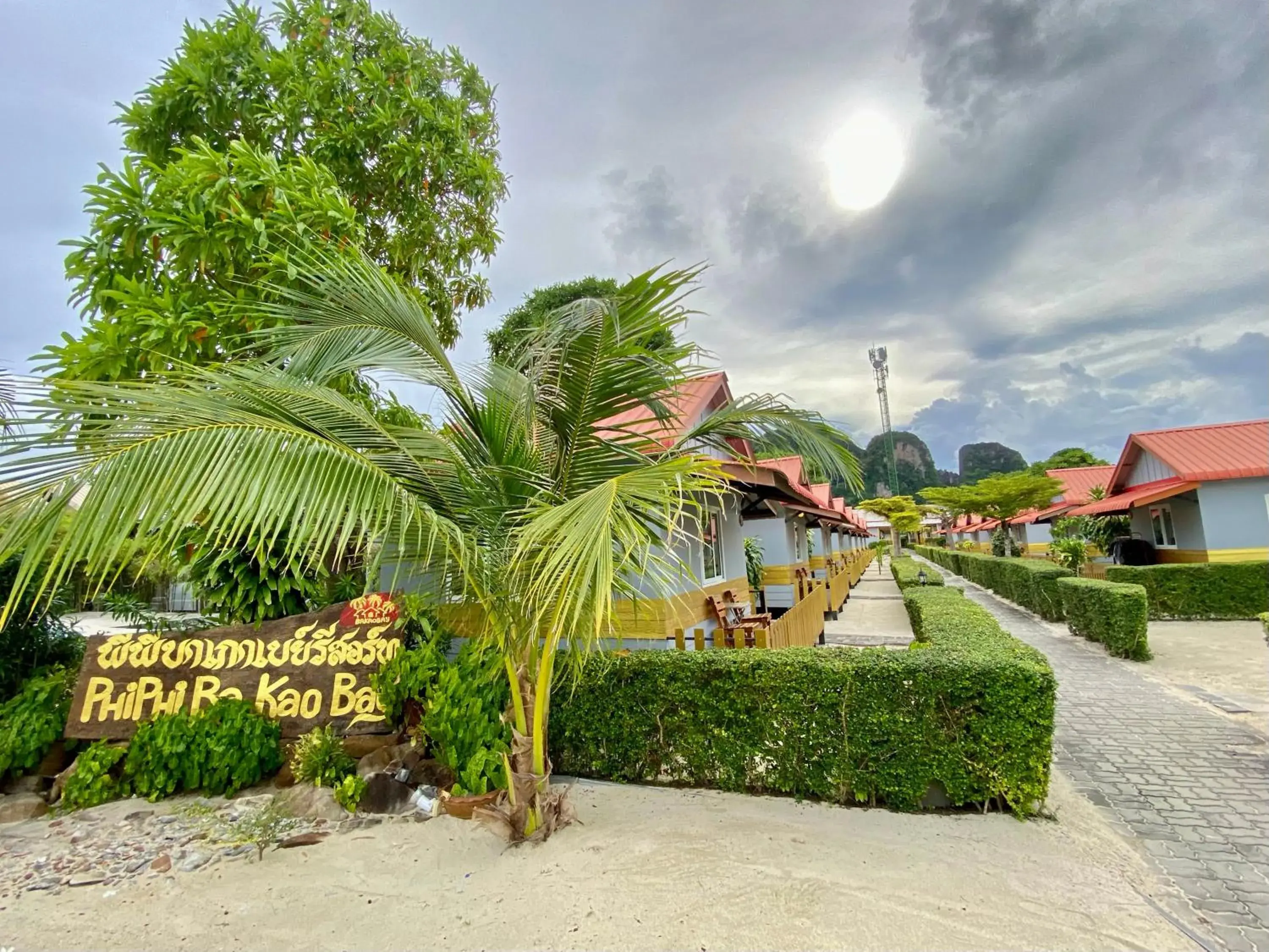 Facade/entrance in Phi Phi Ba Kao Bay Resort Facade/entrance in Phi Phi Ba Kao Bay Resort