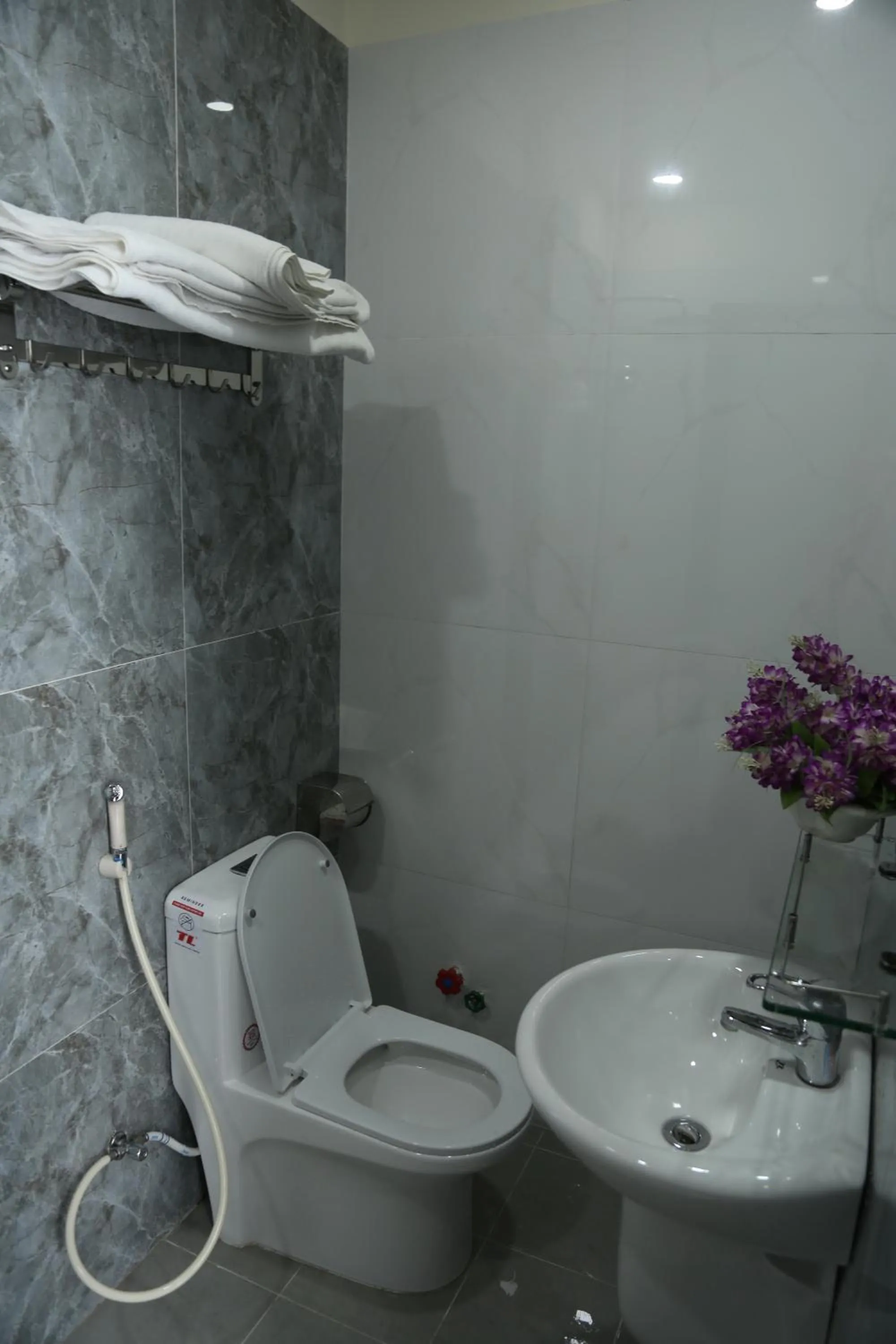 Shower in Khách sạn Bạch Mai Vũng Tàu - Bach Mai Vung Tau hotel
