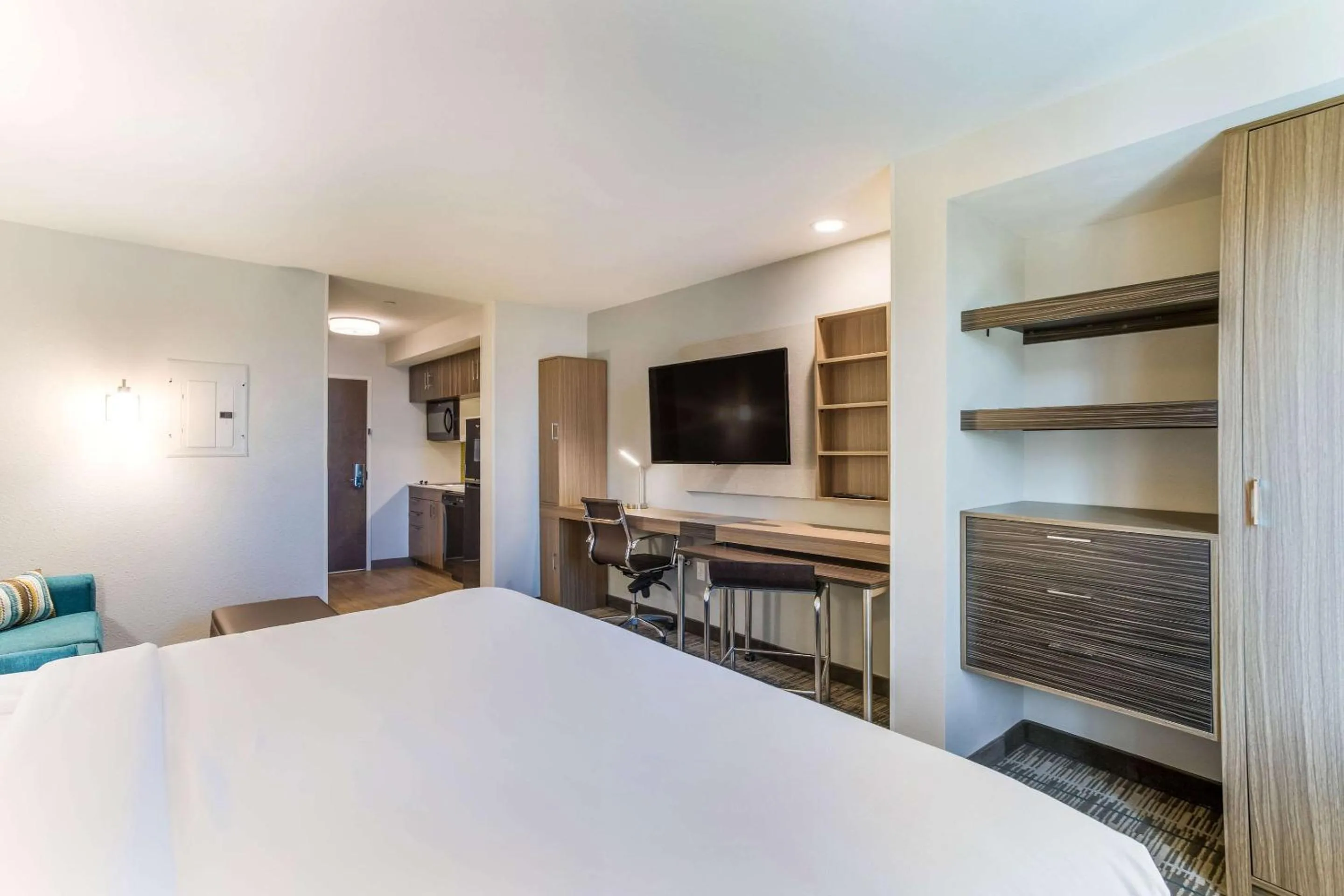 Bedroom, Bed in MainStay Suites Murfreesboro