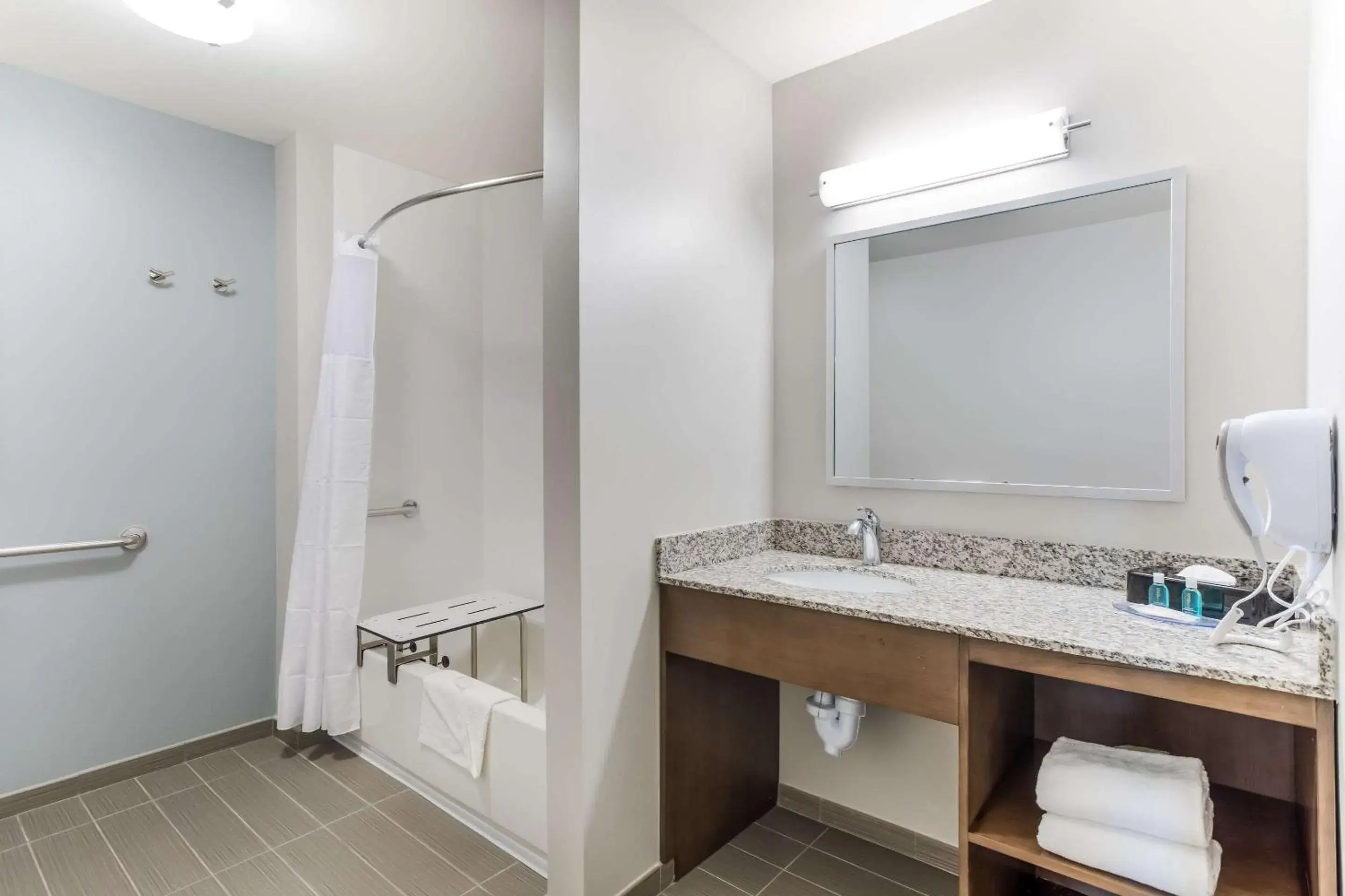 Bedroom in MainStay Suites Murfreesboro Bedroom in MainStay Suites Murfreesboro