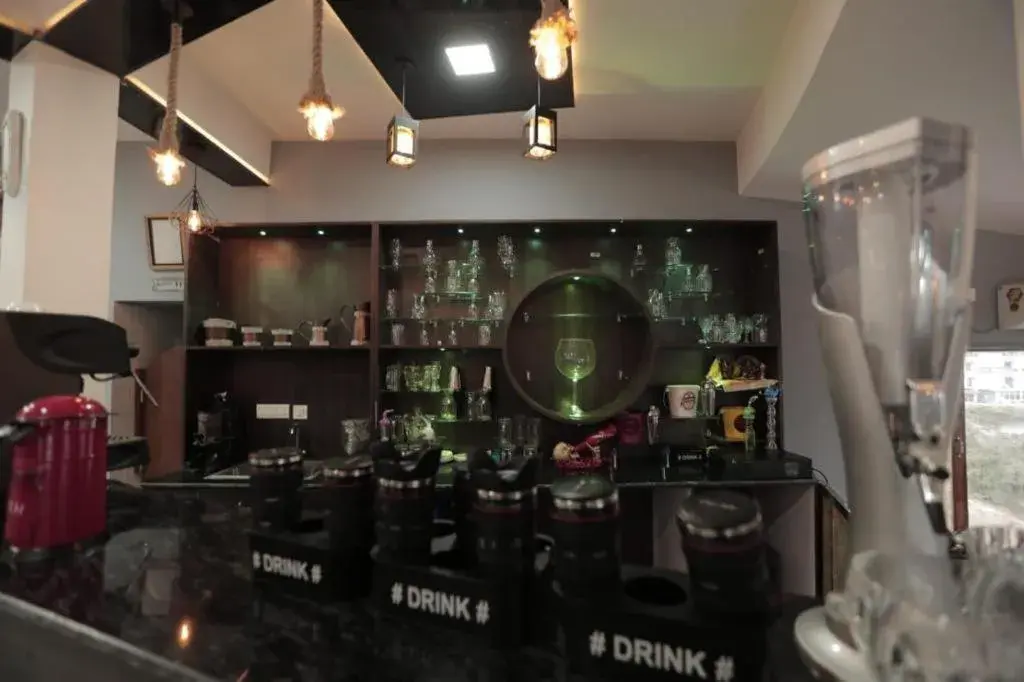 Lounge or bar in Icebergs Mussoorie - A Boutique stay and 24 hrs roof top cafe Lounge or bar in Icebergs Mussoorie - A Boutique stay and 24 hrs roof top cafe