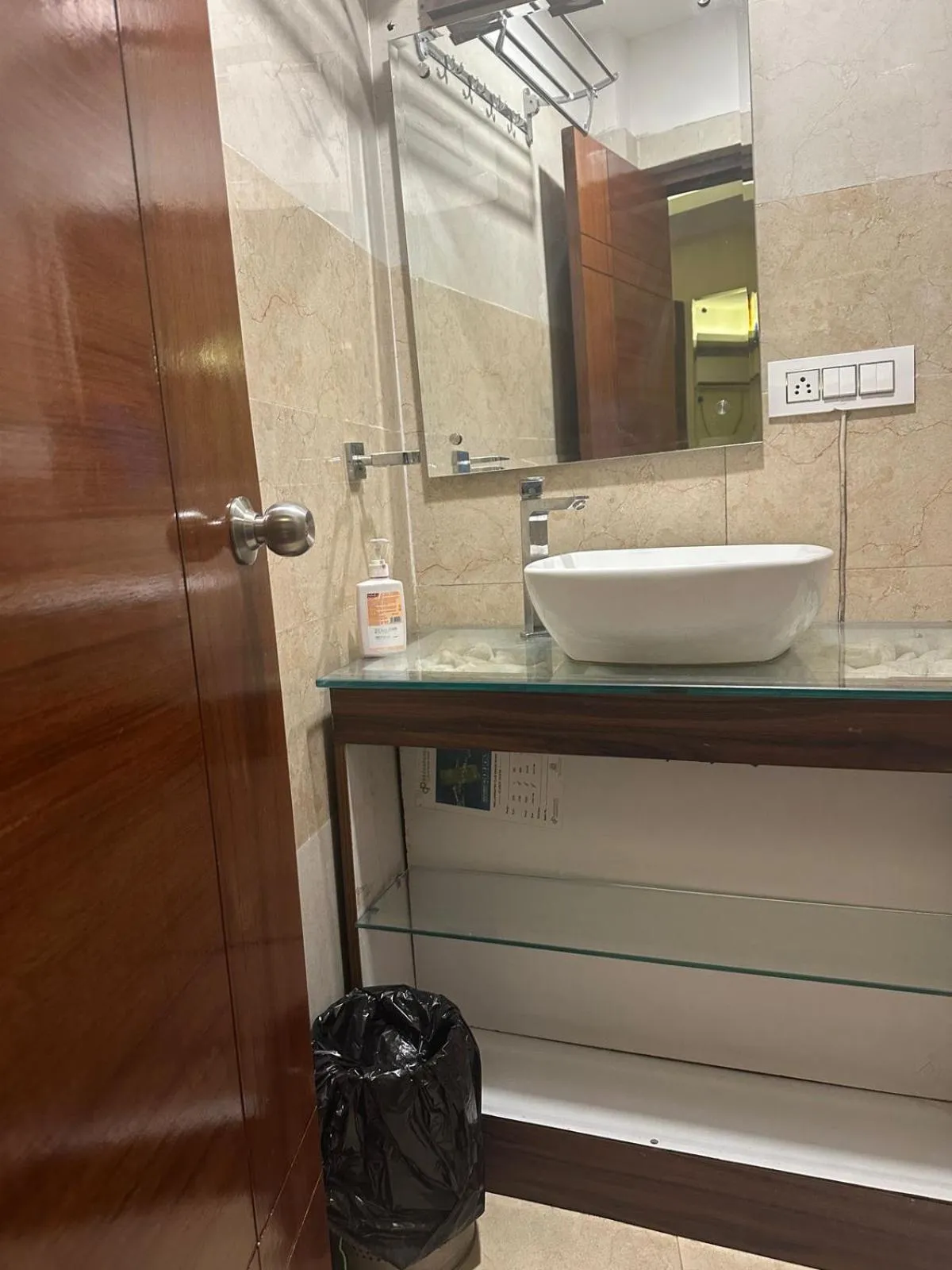 Bathroom in Icebergs Mussoorie - A Boutique stay and 24 hrs roof top cafe