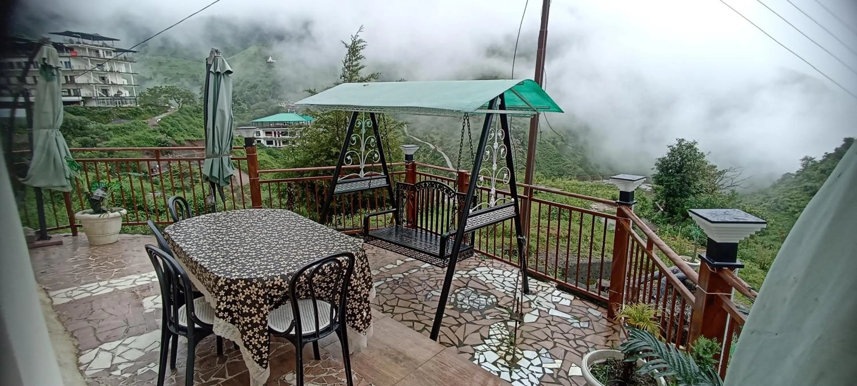 Icebergs Mussoorie - A Boutique stay and 24 hrs roof top cafe