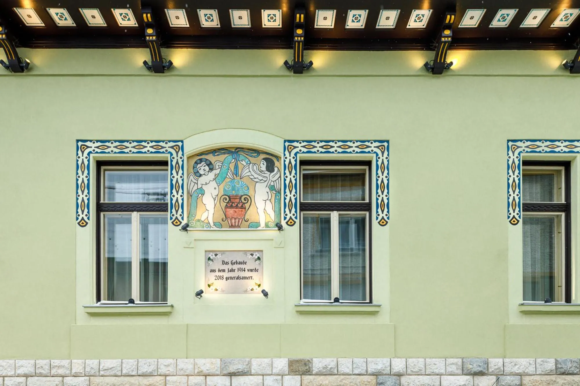 Property building in SCHUSTER Boarding House