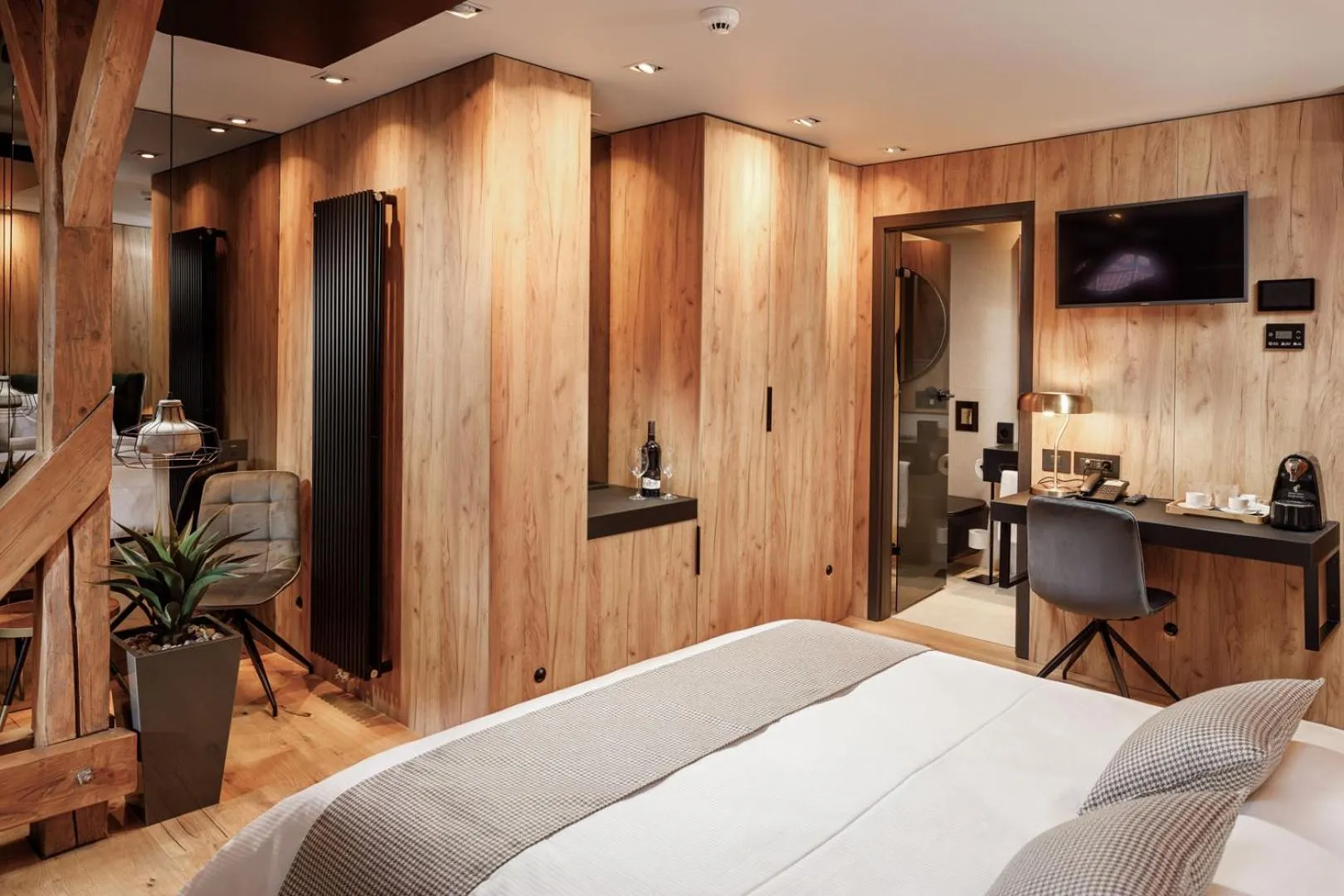 Photo of the whole room, Bed in SCHUSTER Boarding House