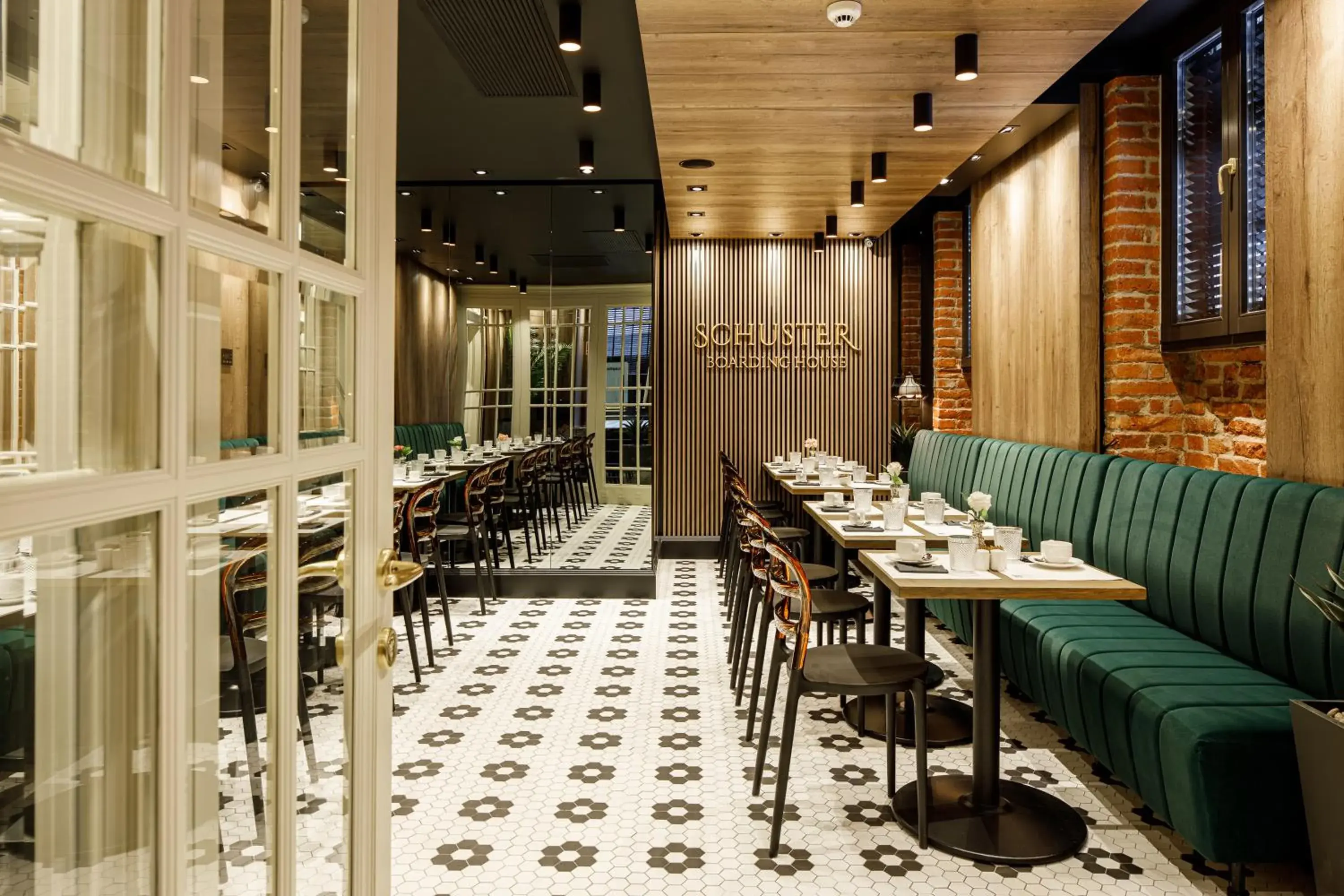 Restaurant/places to eat in SCHUSTER Boarding House Restaurant/places to eat in SCHUSTER Boarding House