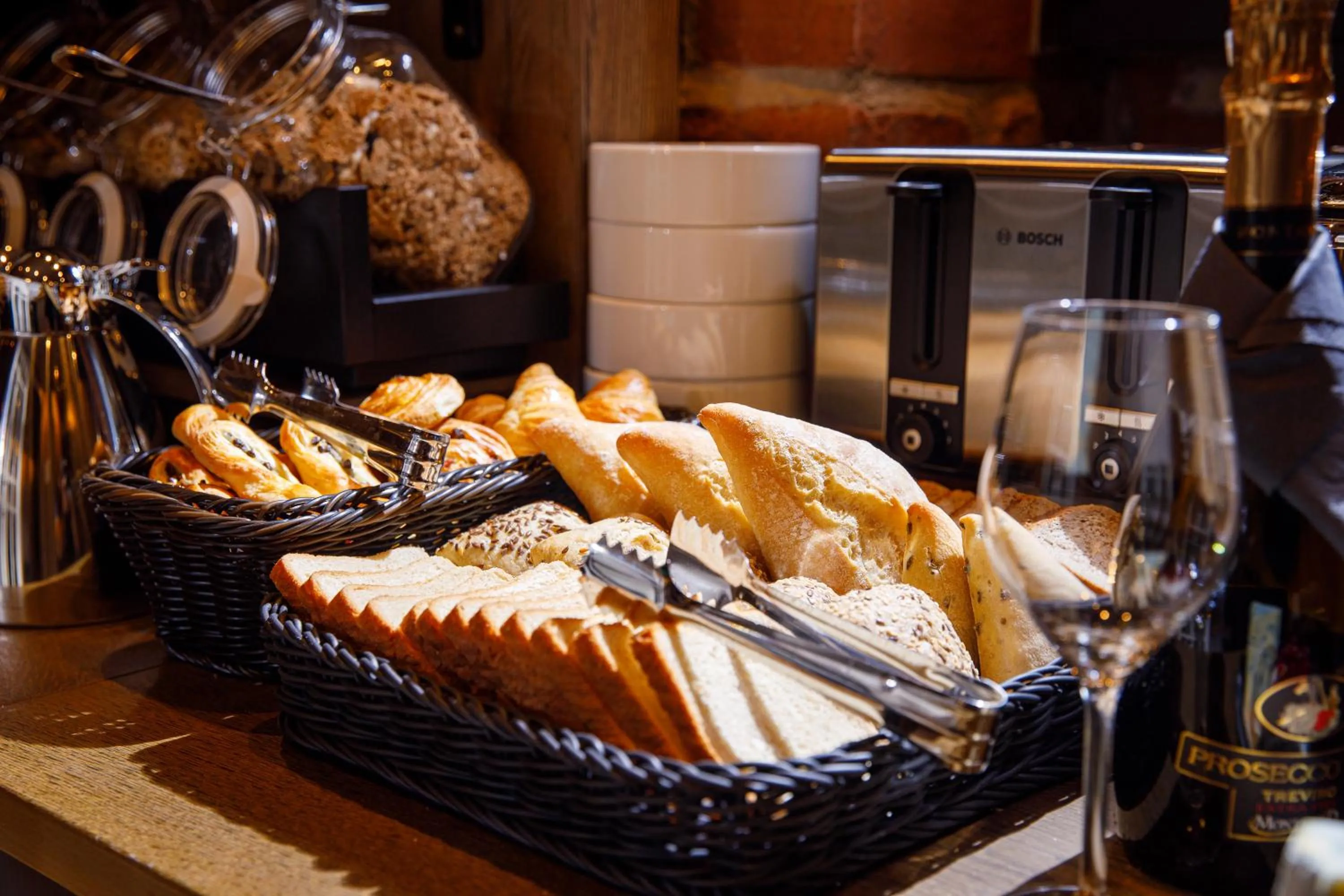 Breakfast in SCHUSTER Boarding House