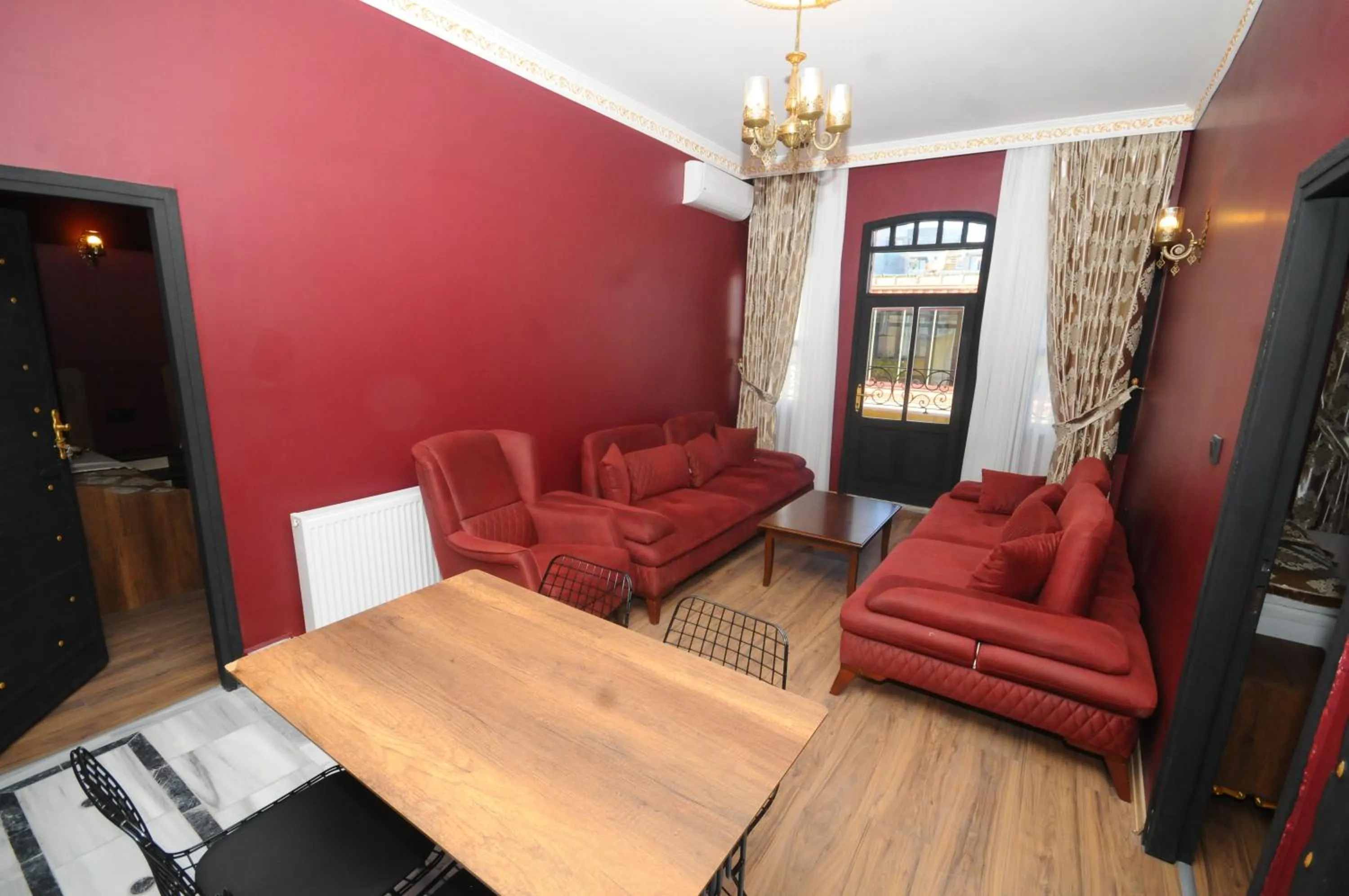 Communal lounge/ TV room in The Old Ottoman Castle