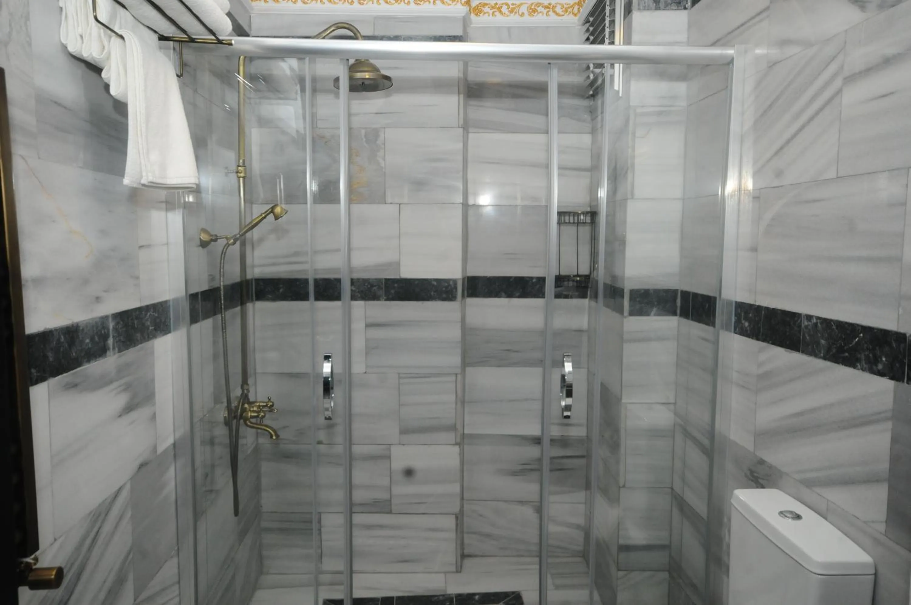 Bathroom in The Old Ottoman Castle