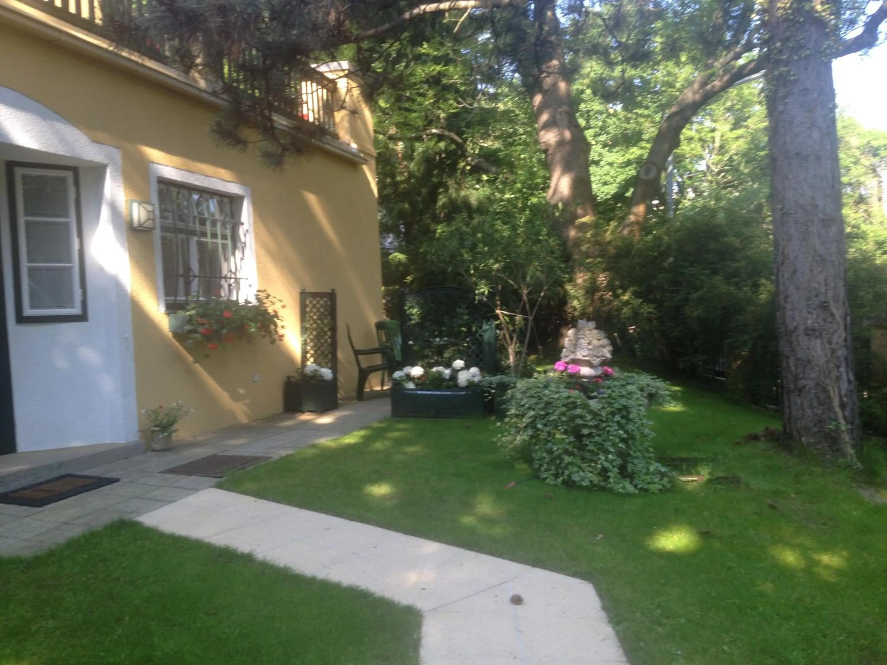 Facade/entrance in Exquisites Gartenapartment in eleganter Jugendstilvilla