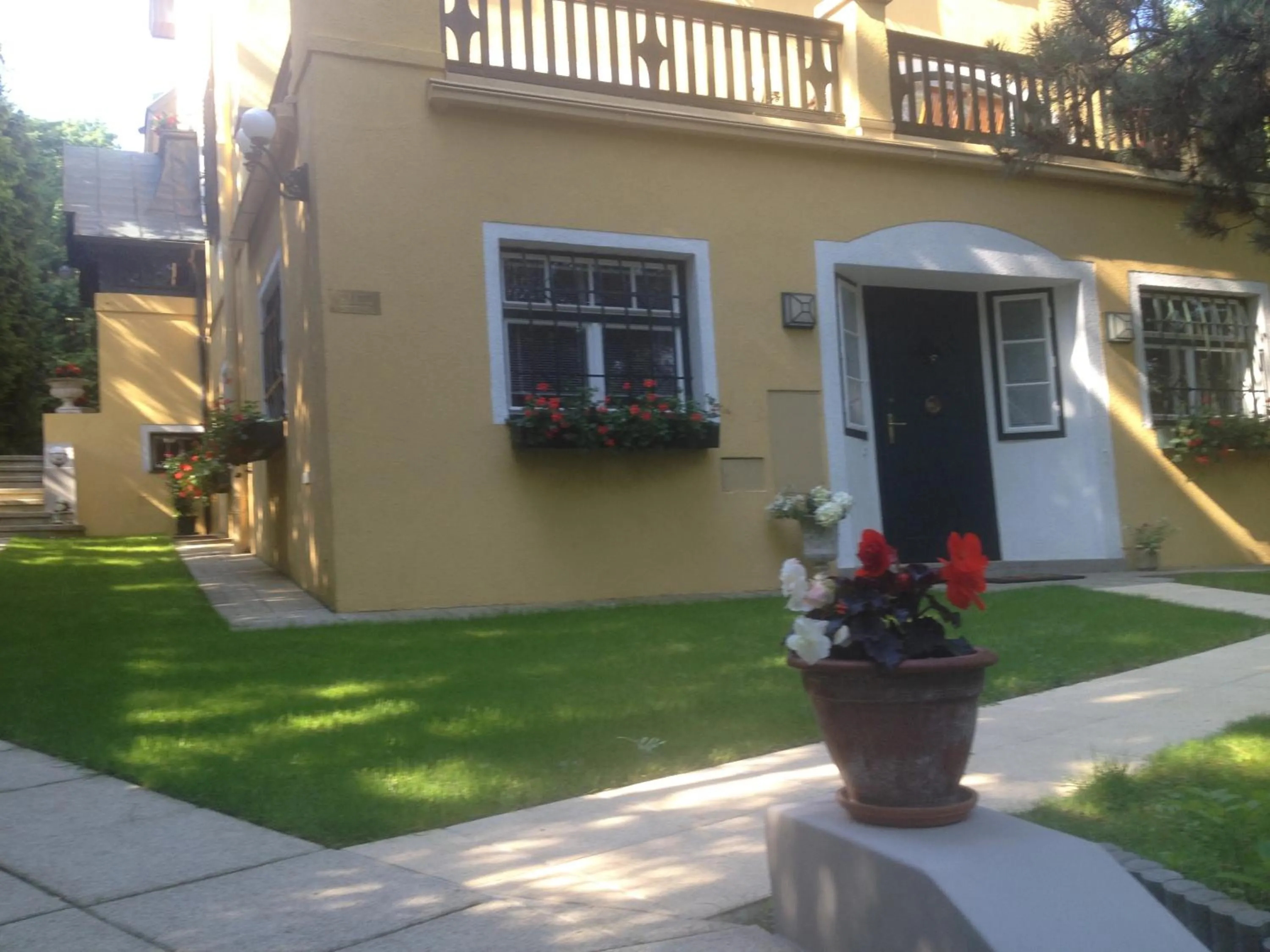Facade/entrance in Exquisites Gartenapartment in eleganter Jugendstilvilla