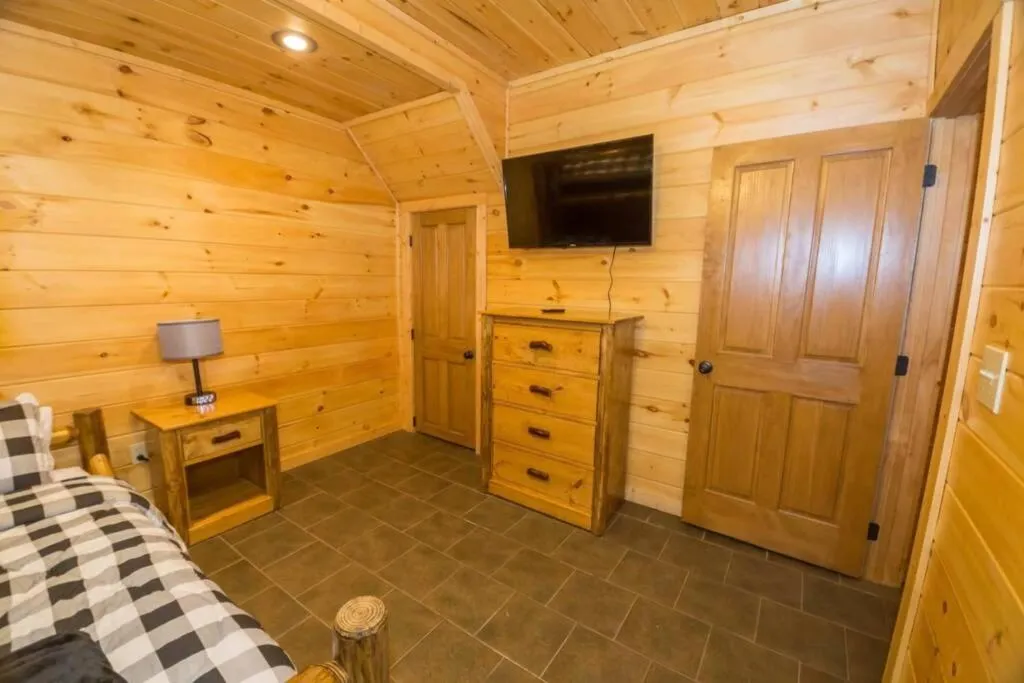 Bed in Secluded Cabin near Downtown Blue Ridge