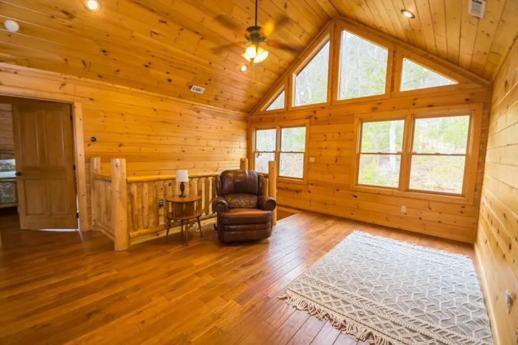 Secluded Cabin near Downtown Blue Ridge