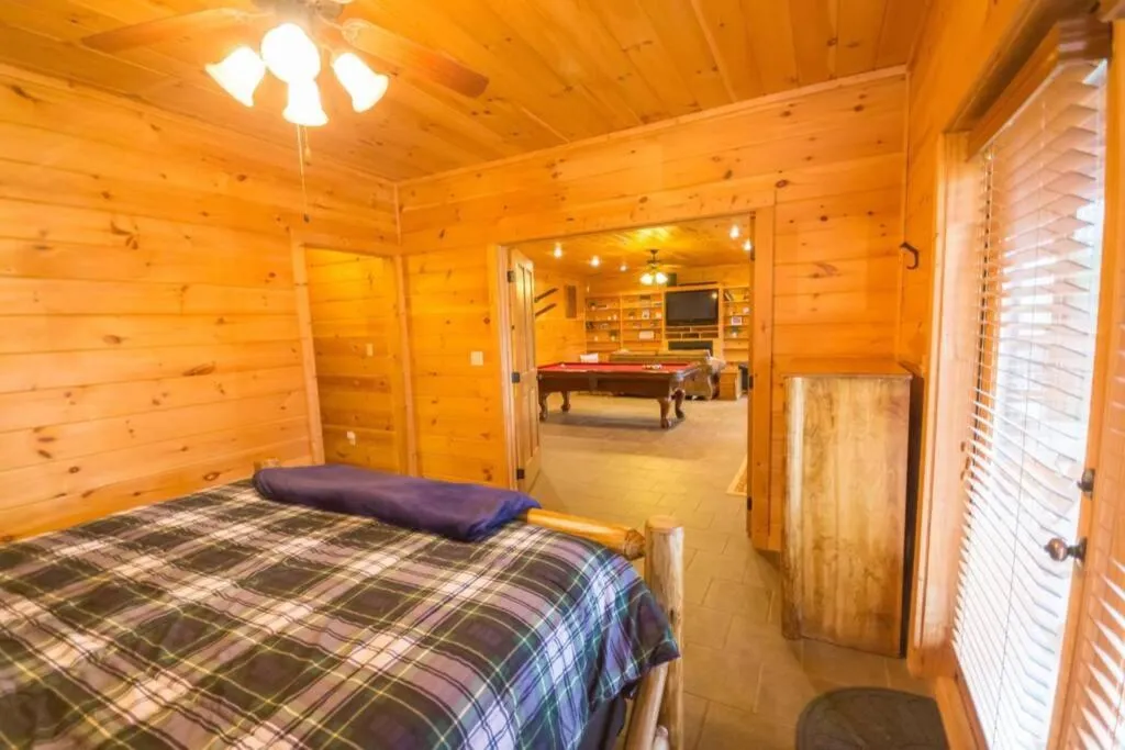 Bed in Secluded Cabin near Downtown Blue Ridge