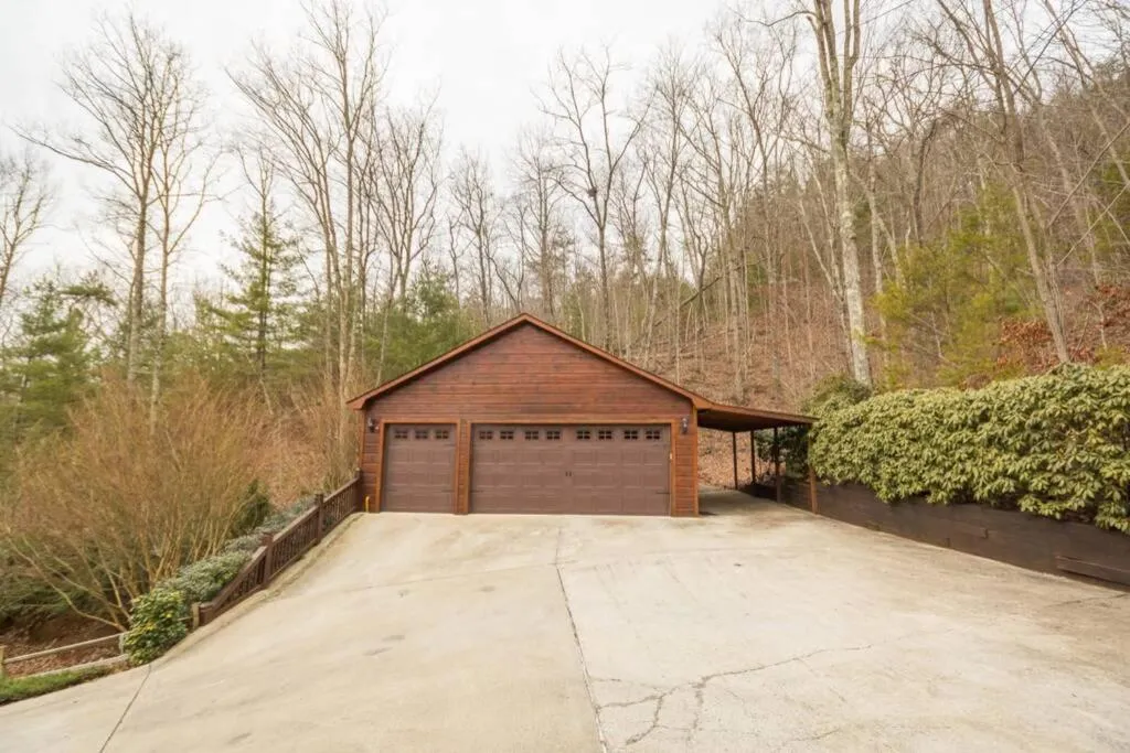 Secluded Cabin near Downtown Blue Ridge