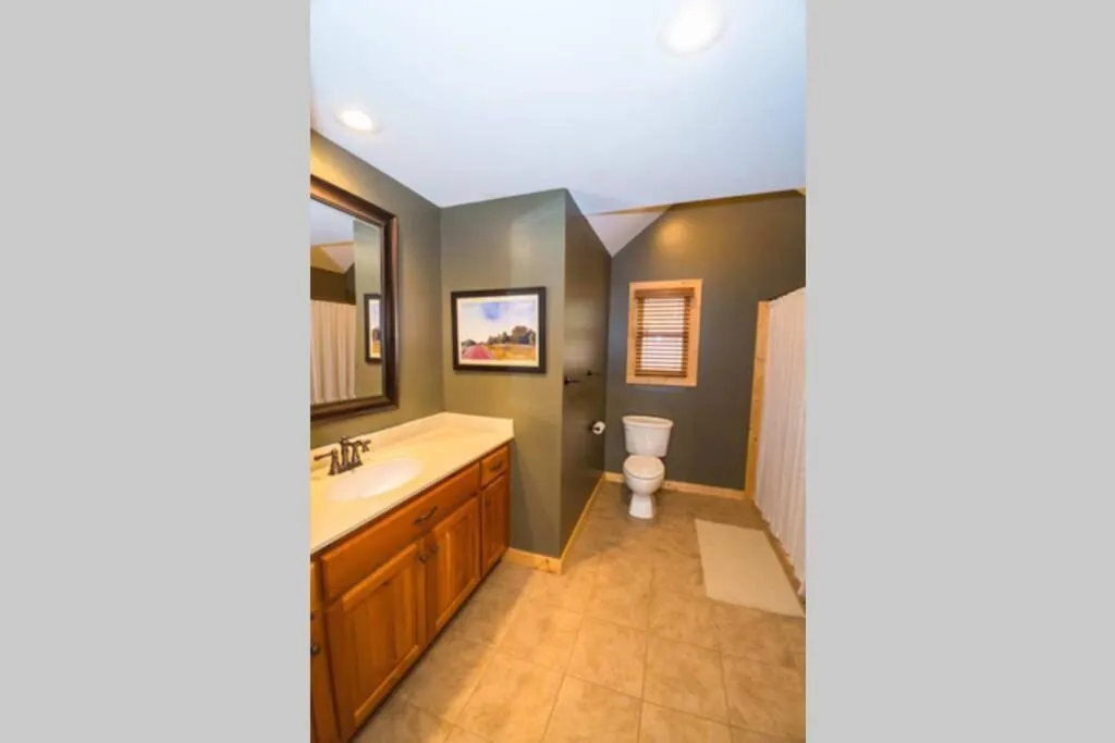 Secluded Cabin near Downtown Blue Ridge