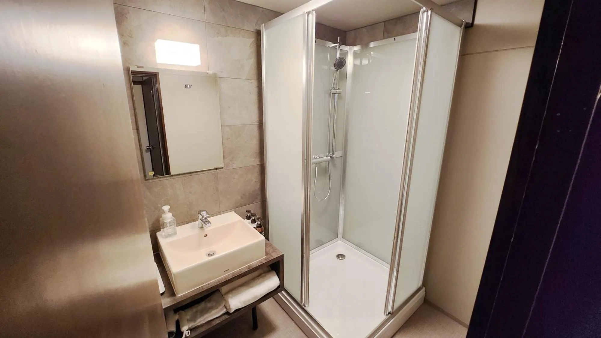 Shower in Hotel New Tsuruta