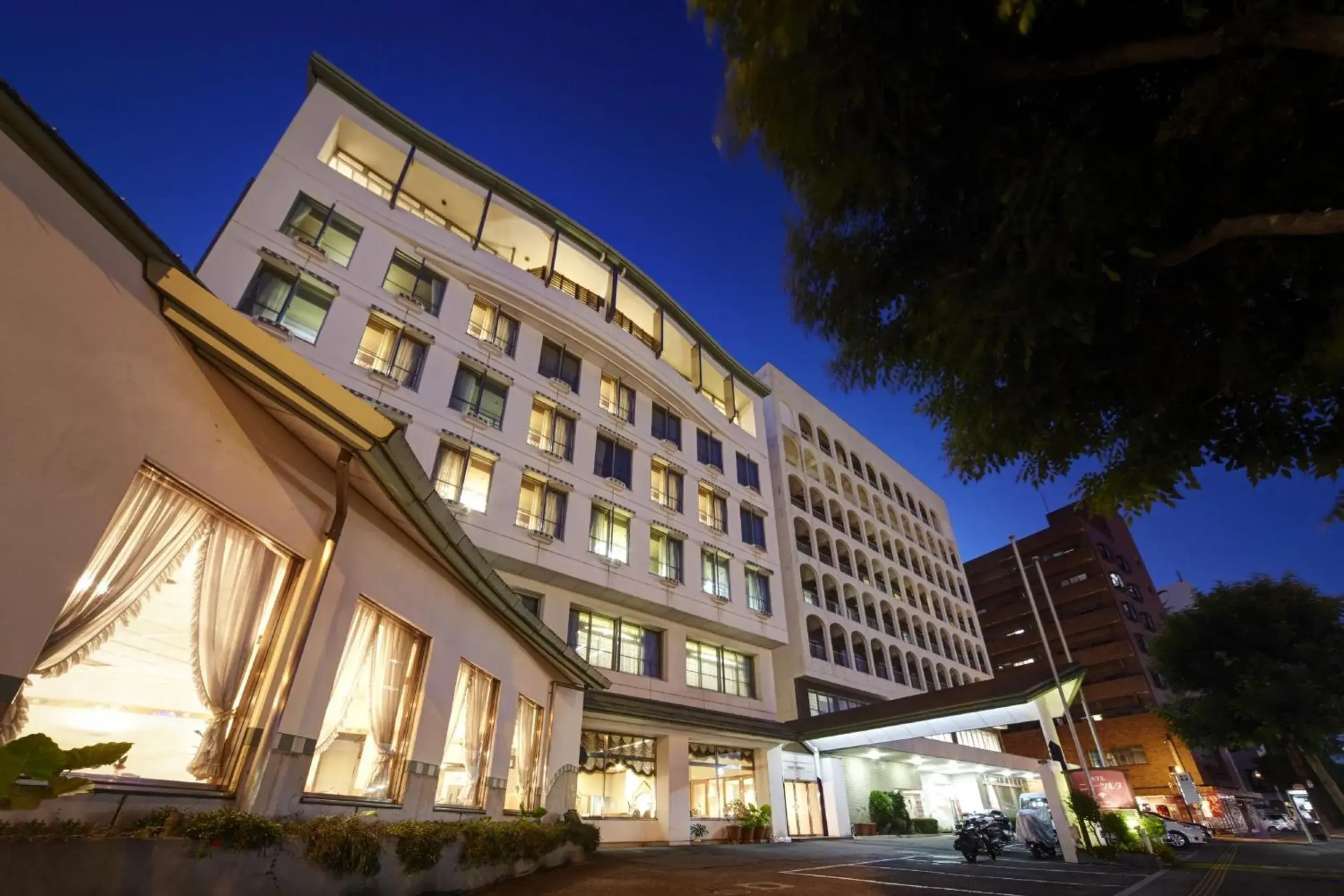 Facade/entrance in Hotel New Tsuruta Facade/entrance in Hotel New Tsuruta