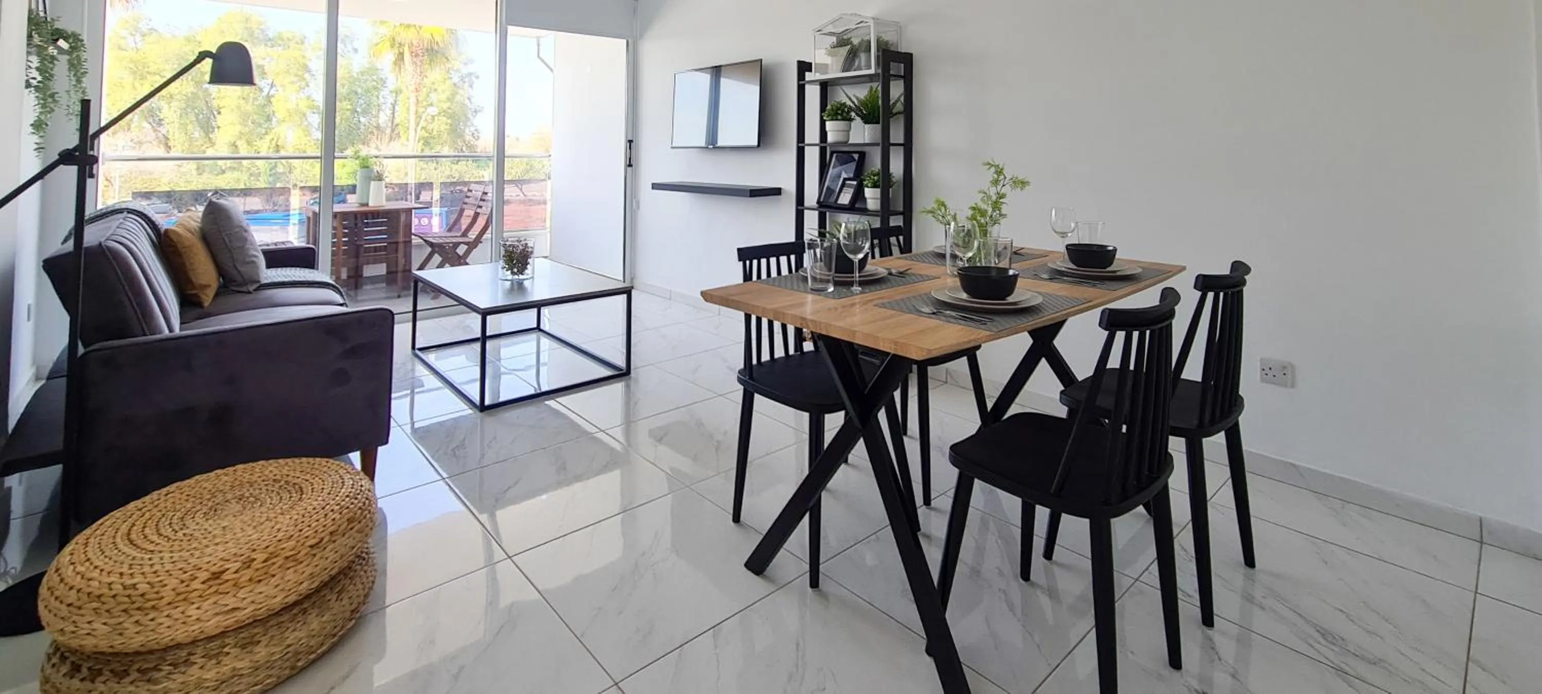 Restaurant/places to eat in Phaedrus Living - Seaside Executive Flat Harbour 206