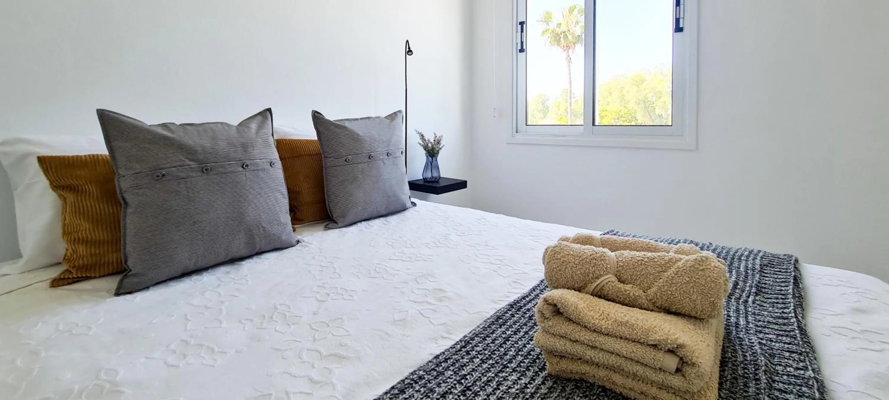 Bed in Phaedrus Living - Seaside Executive Flat Harbour 206