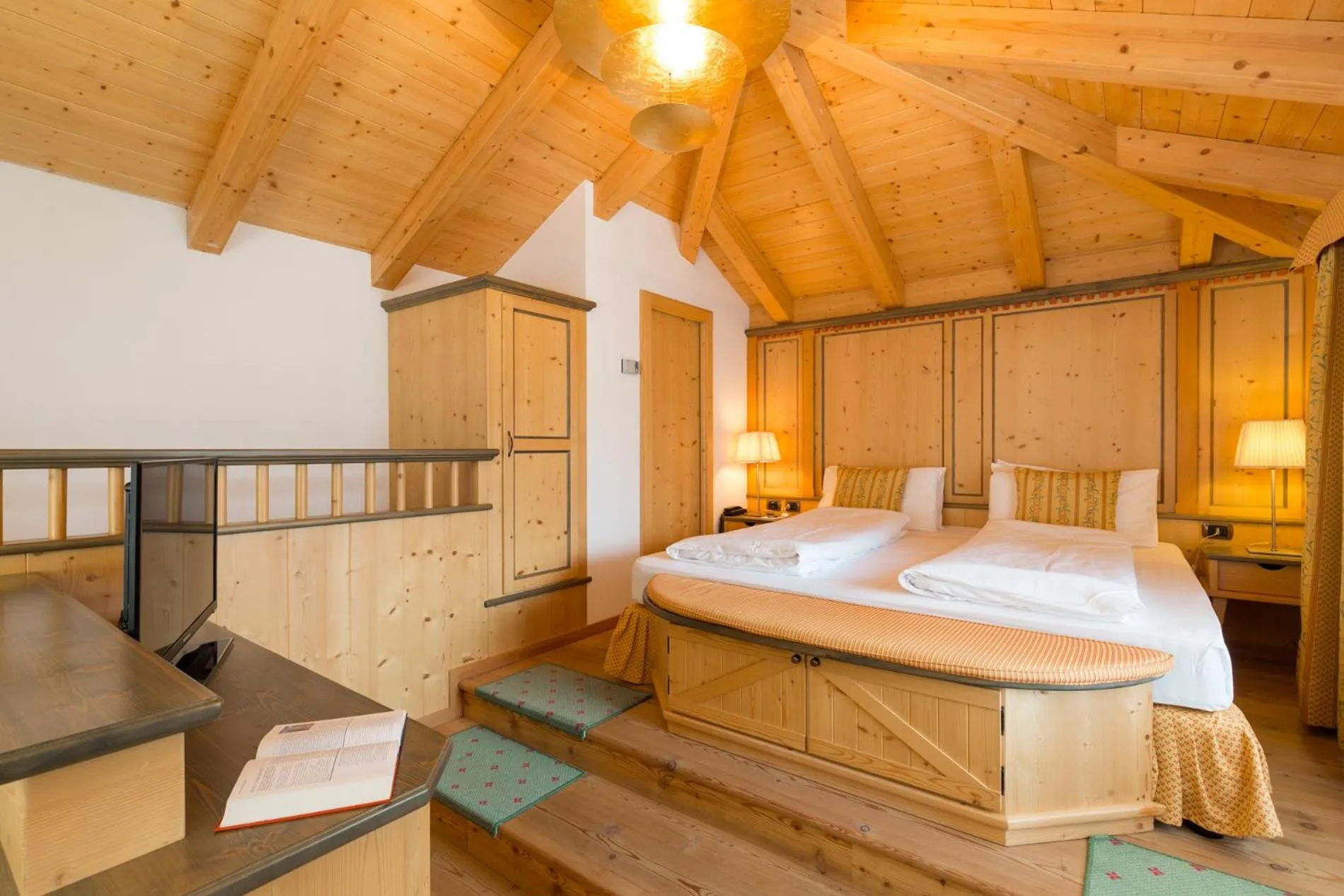 Bed in Croce Bianca Leisure & Spa Hotel