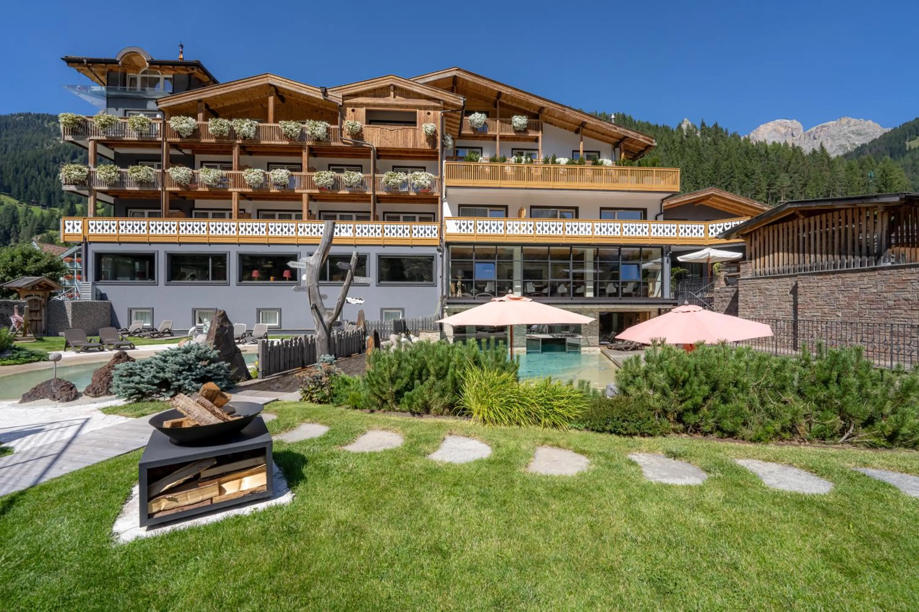 Property building in Croce Bianca Leisure & Spa Hotel