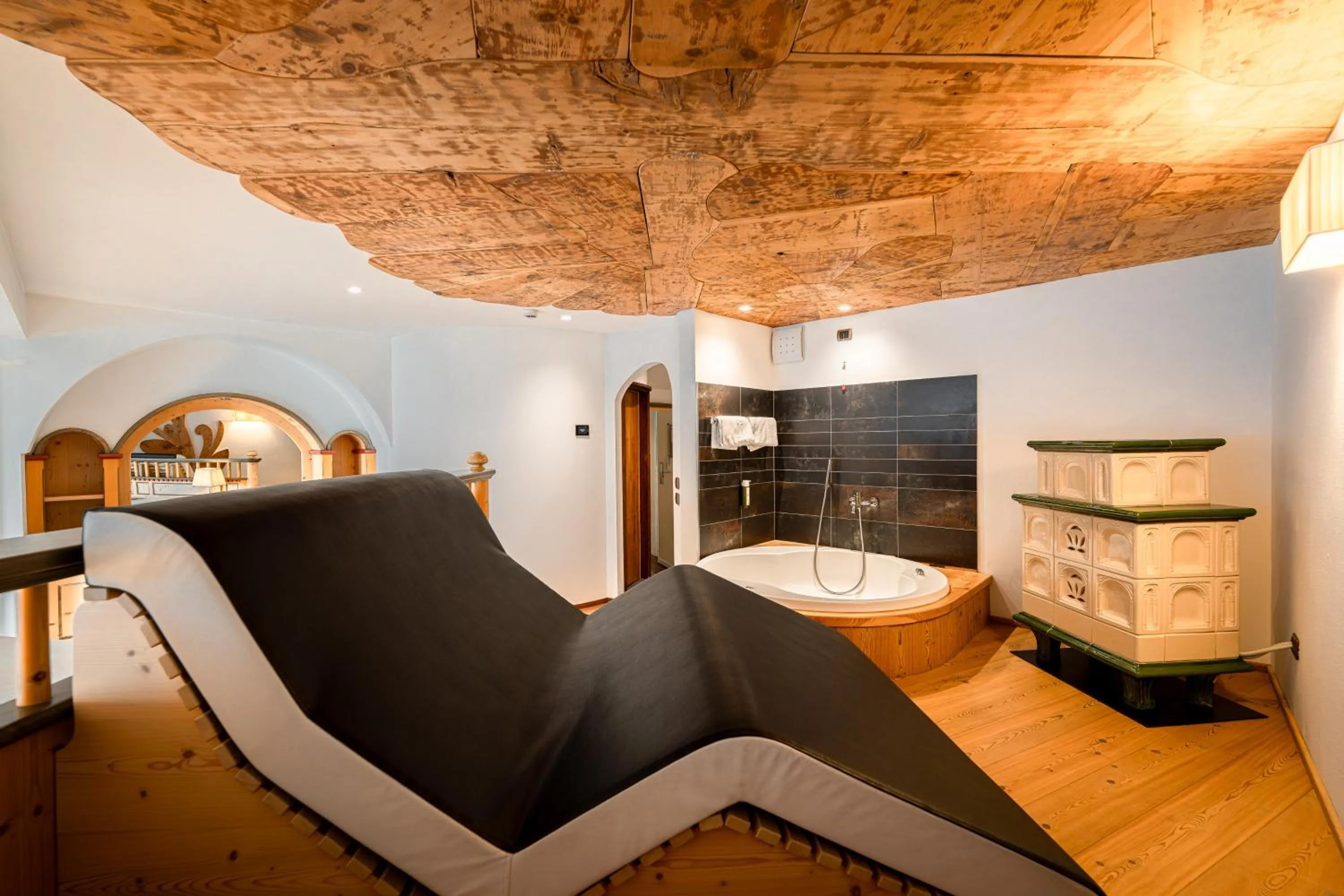 Hot Tub in Croce Bianca Leisure & Spa Hotel
