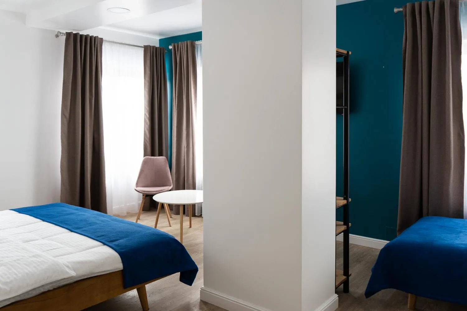 Photo of the whole room, Bed in English House