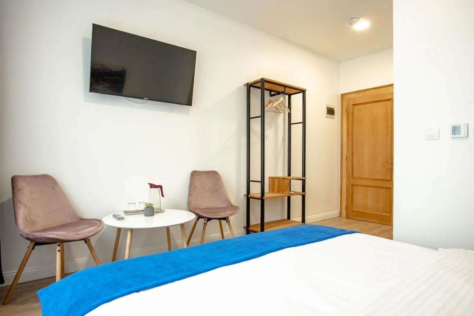 TV and multimedia, Bed in English House