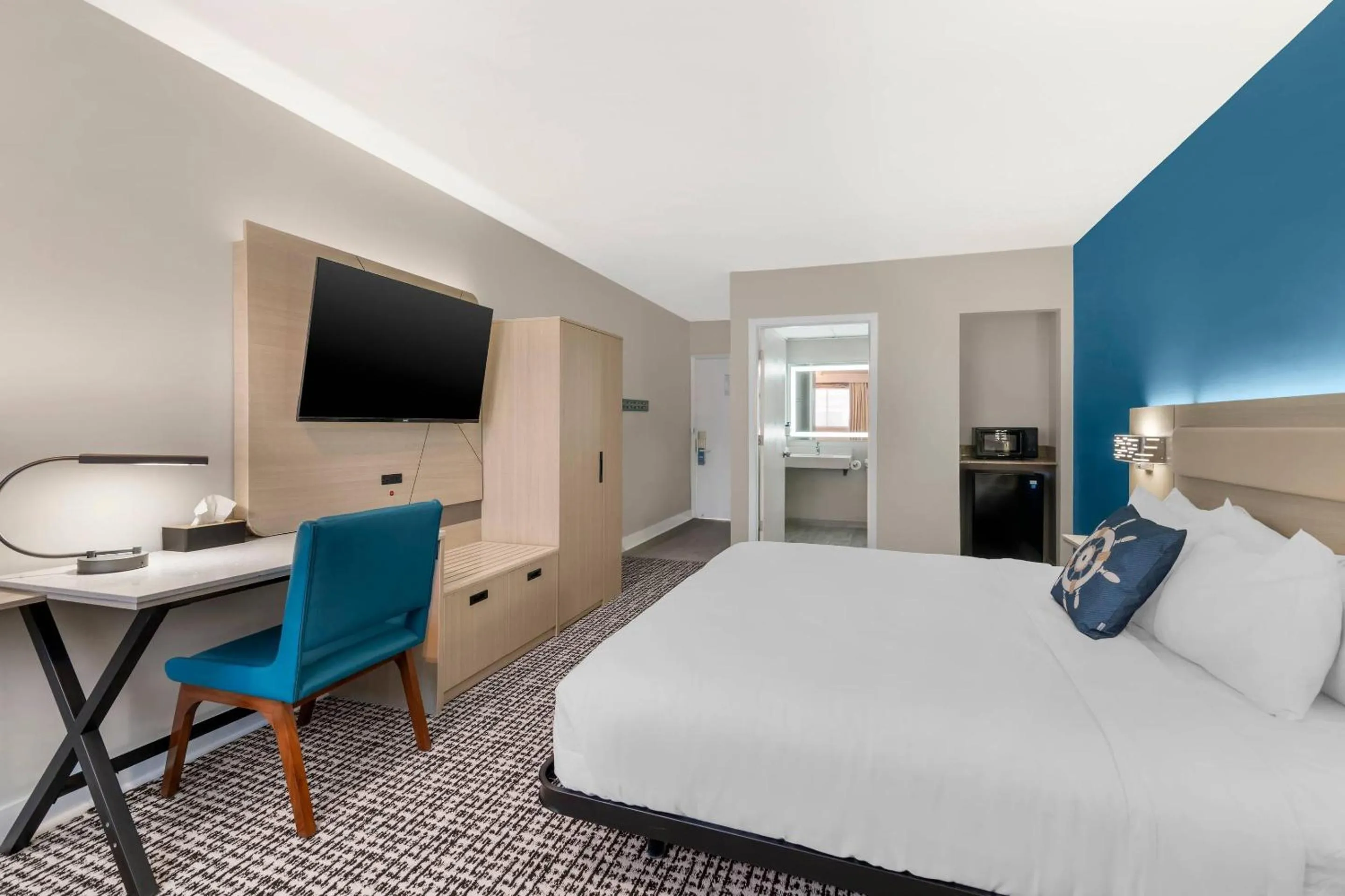 Bedroom, Bed in Heritage House Inn on Cape Cod, an Ascend Collection Hotel