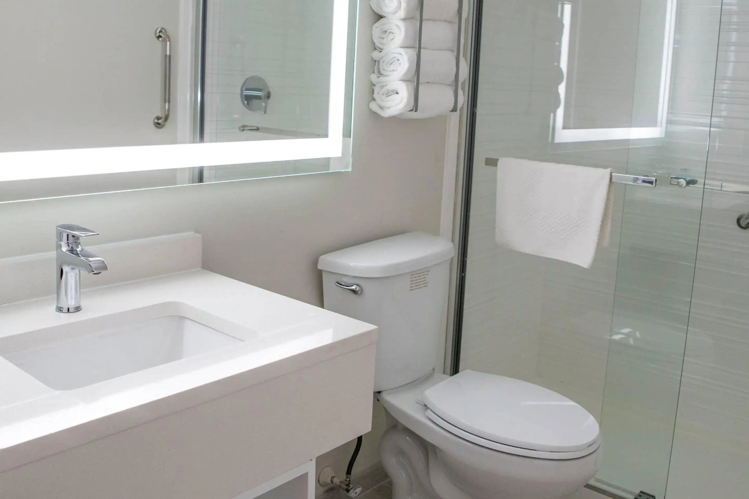 Bedroom in Heritage House Inn on Cape Cod, an Ascend Collection Hotel Bedroom in Heritage House Inn on Cape Cod, an Ascend Collection Hotel