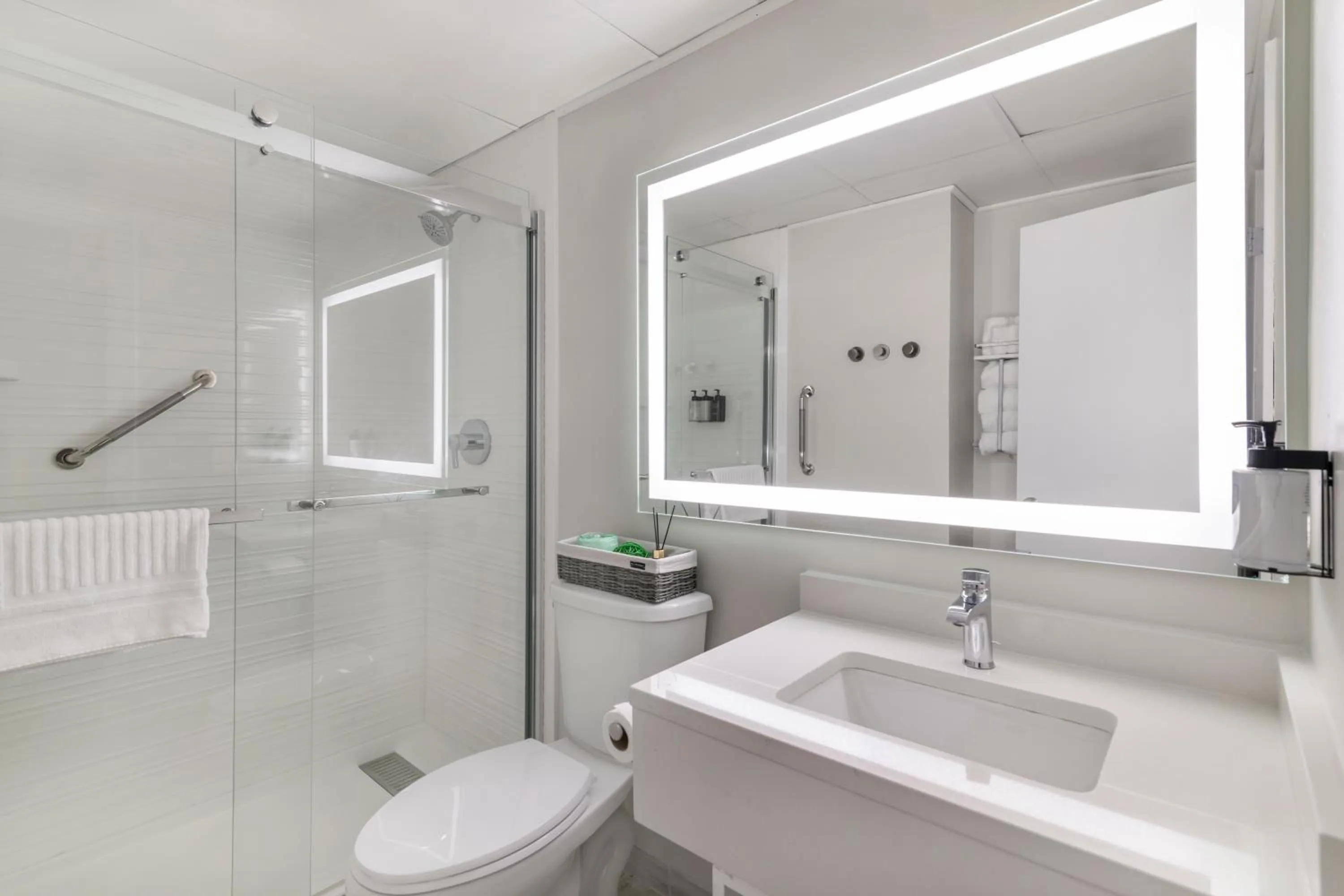 Bathroom in Heritage House Inn on Cape Cod, an Ascend Collection Hotel
