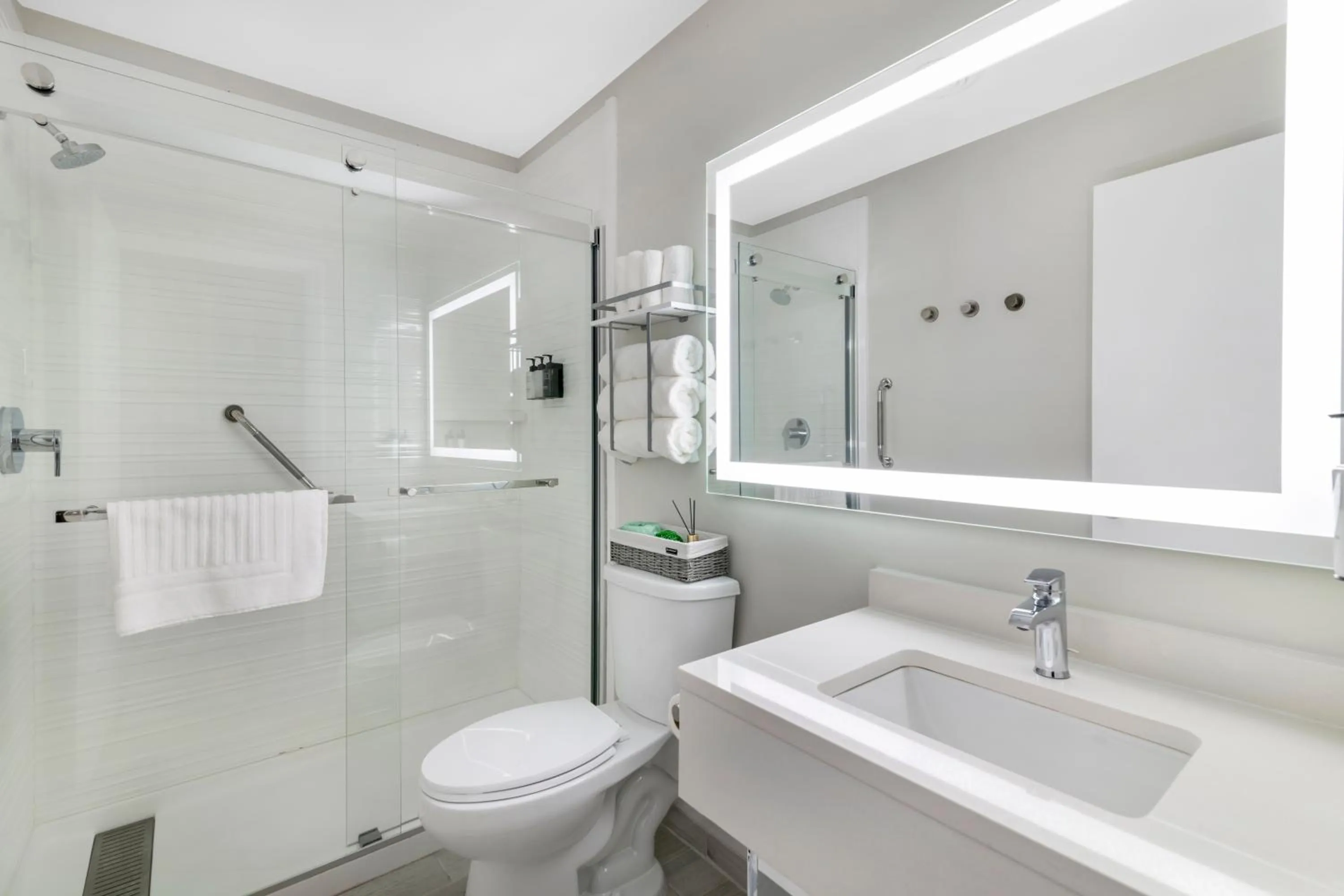 Bathroom in Heritage House Inn on Cape Cod, an Ascend Collection Hotel