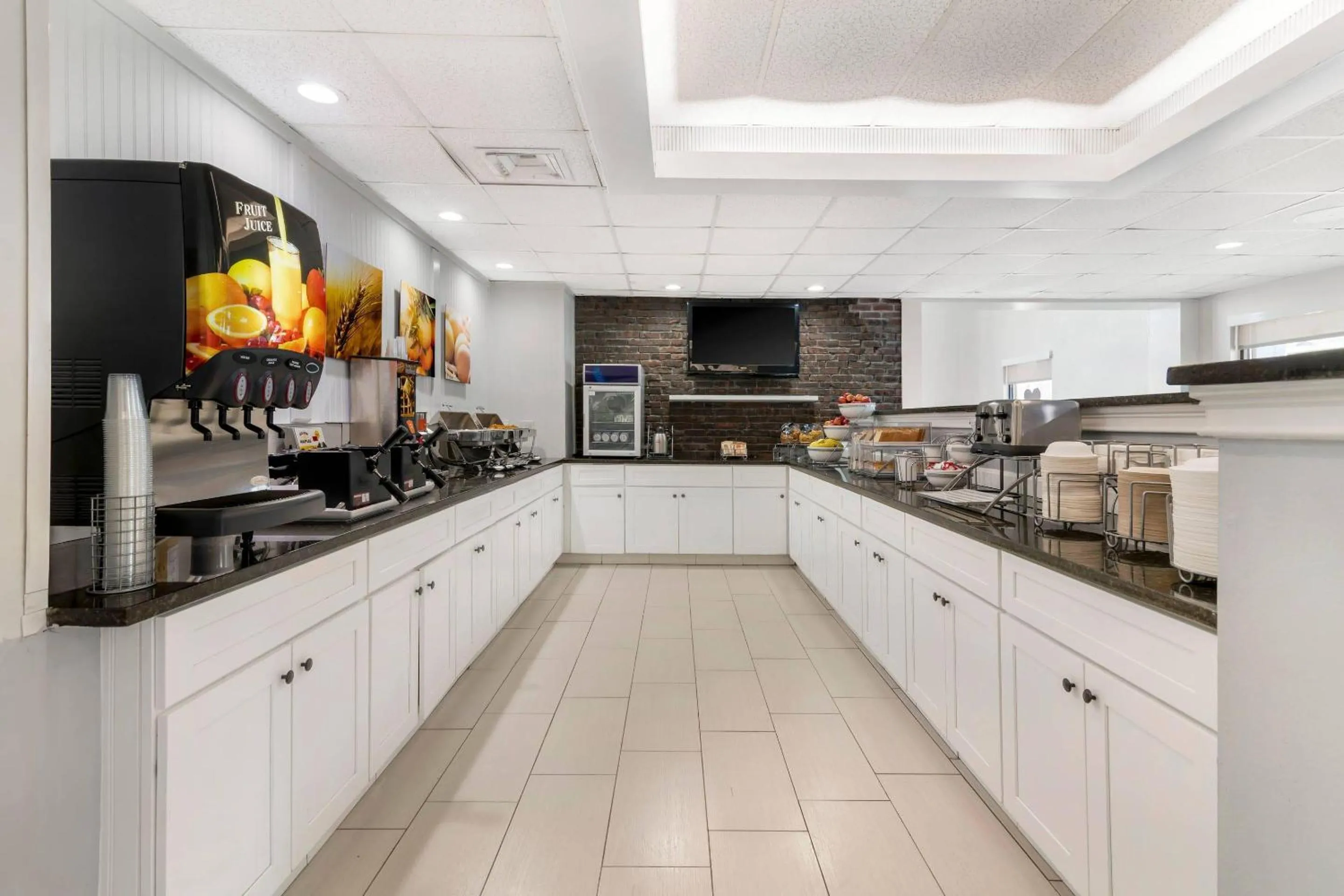 Breakfast in Heritage House Inn on Cape Cod, an Ascend Collection Hotel