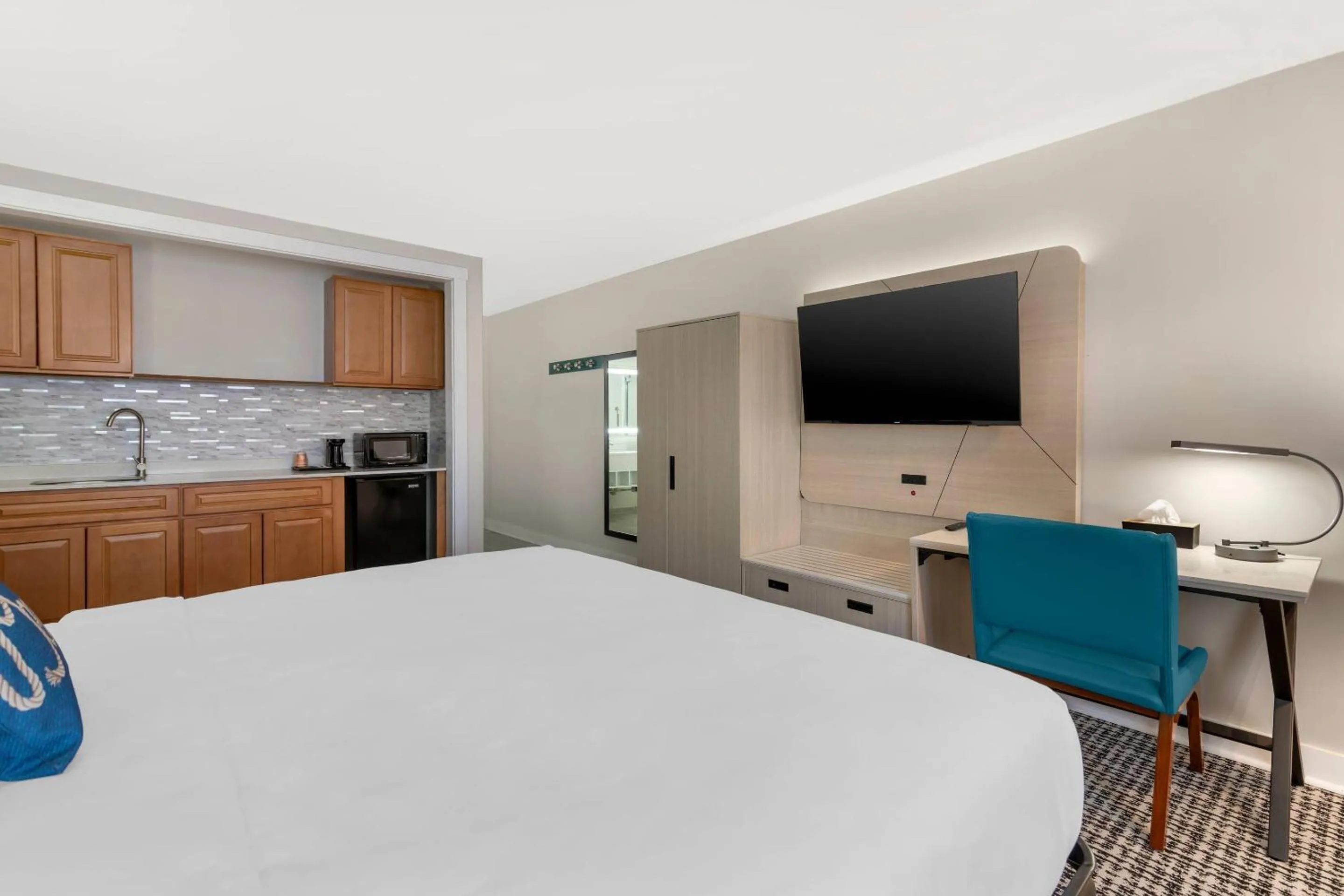 Bedroom, Bed in Heritage House Inn on Cape Cod, an Ascend Collection Hotel