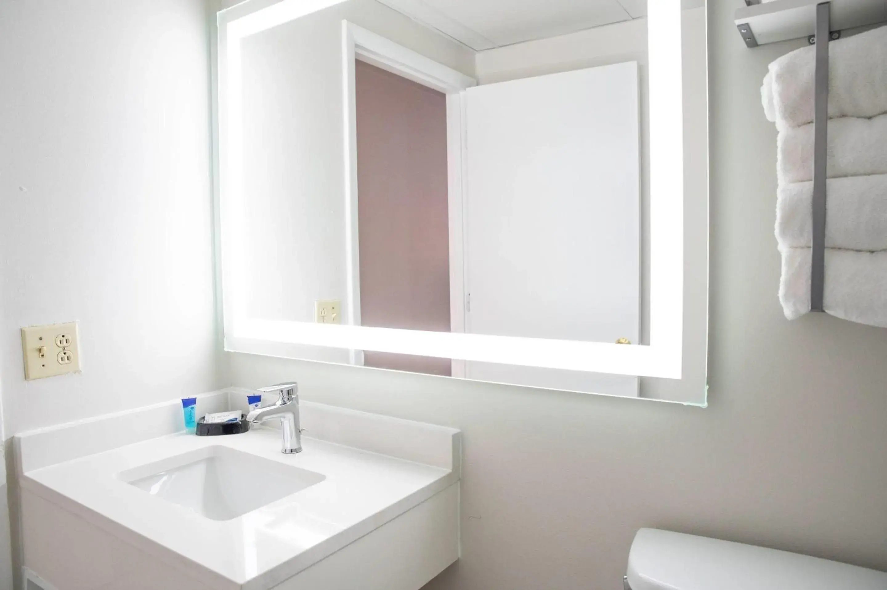 Bedroom in Heritage House Inn on Cape Cod, an Ascend Collection Hotel Bedroom in Heritage House Inn on Cape Cod, an Ascend Collection Hotel