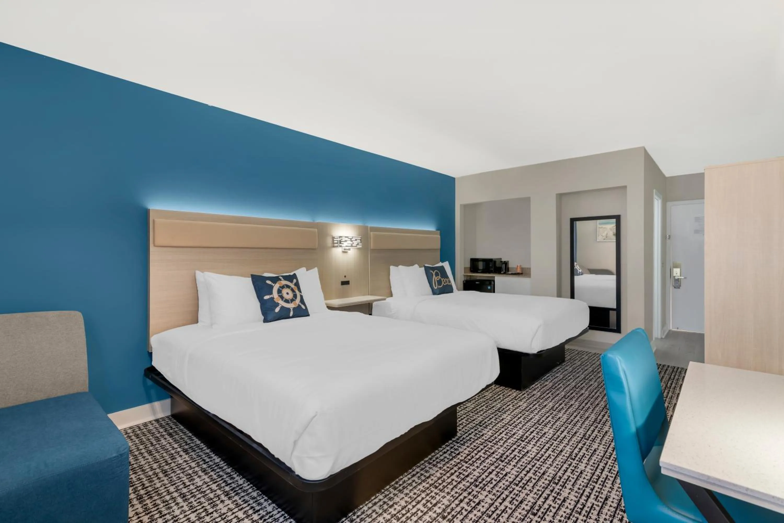 Bathroom, Bed in Heritage House Inn on Cape Cod, an Ascend Collection Hotel