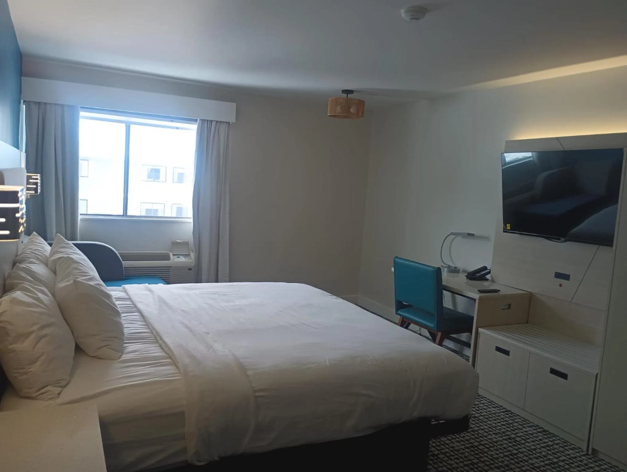 TV and multimedia, Bed in Heritage House Inn on Cape Cod, an Ascend Collection Hotel