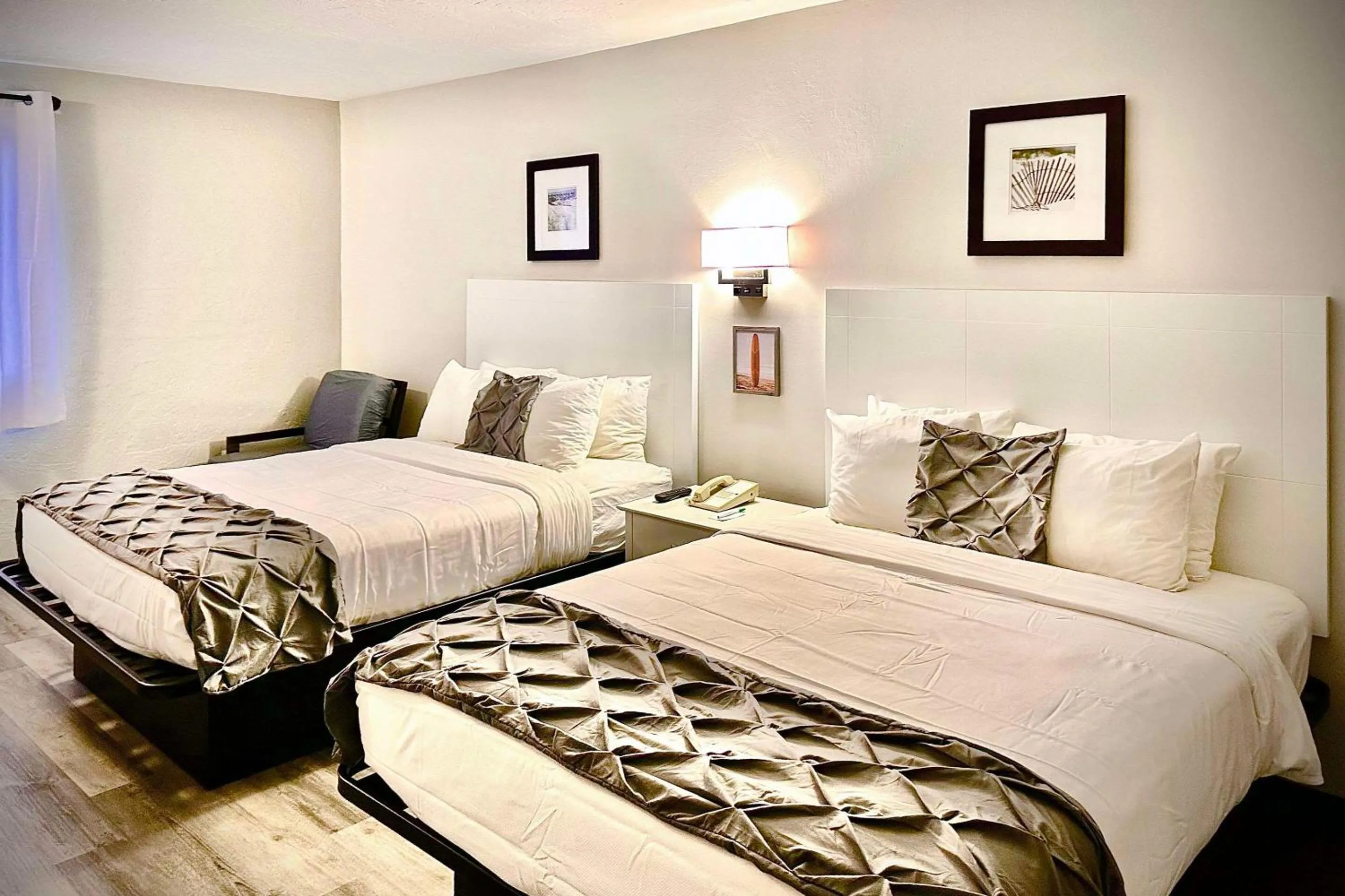 Bedroom, Bed in Heritage House Inn on Cape Cod, an Ascend Collection Hotel