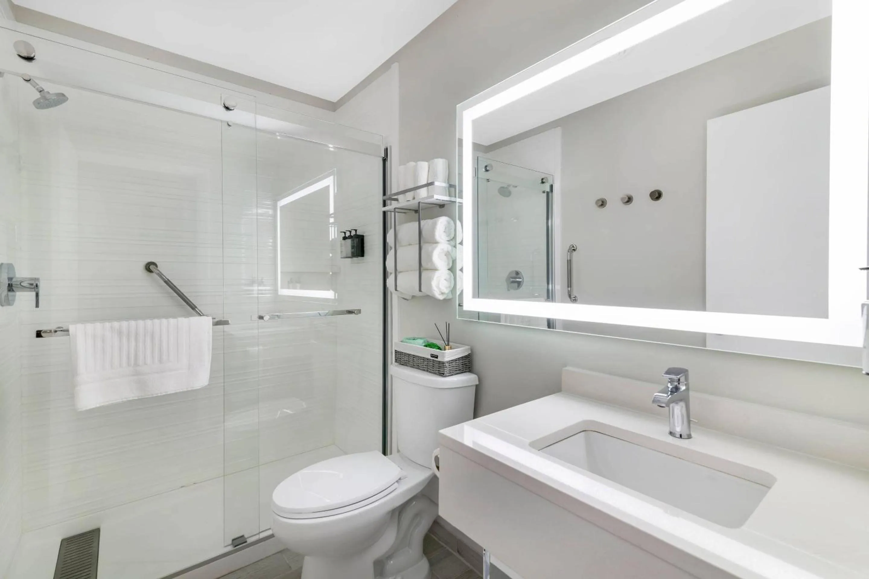 Bedroom in Heritage House Inn on Cape Cod, an Ascend Collection Hotel