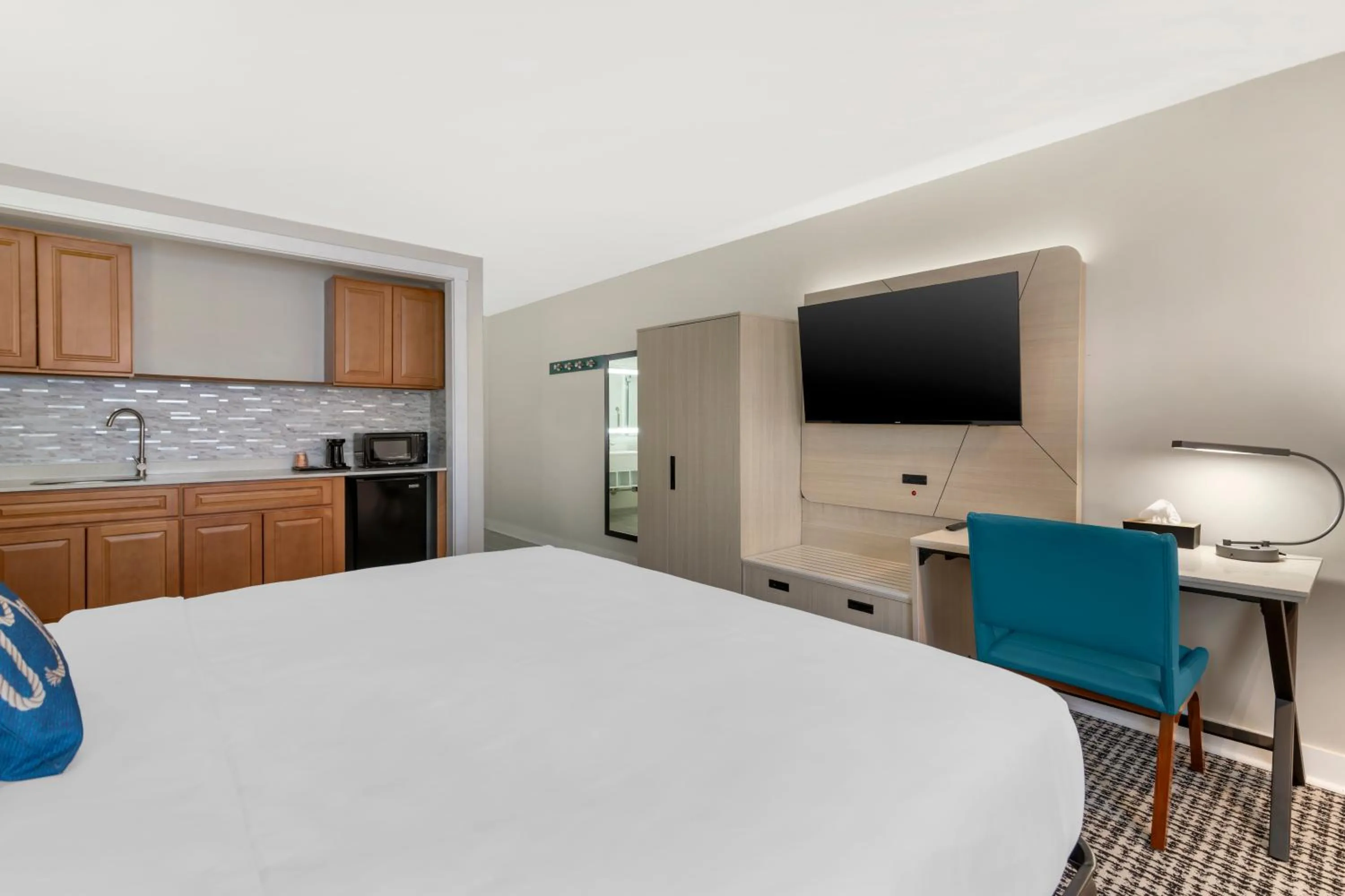 Bedroom, Bed in Heritage House Inn on Cape Cod, an Ascend Collection Hotel