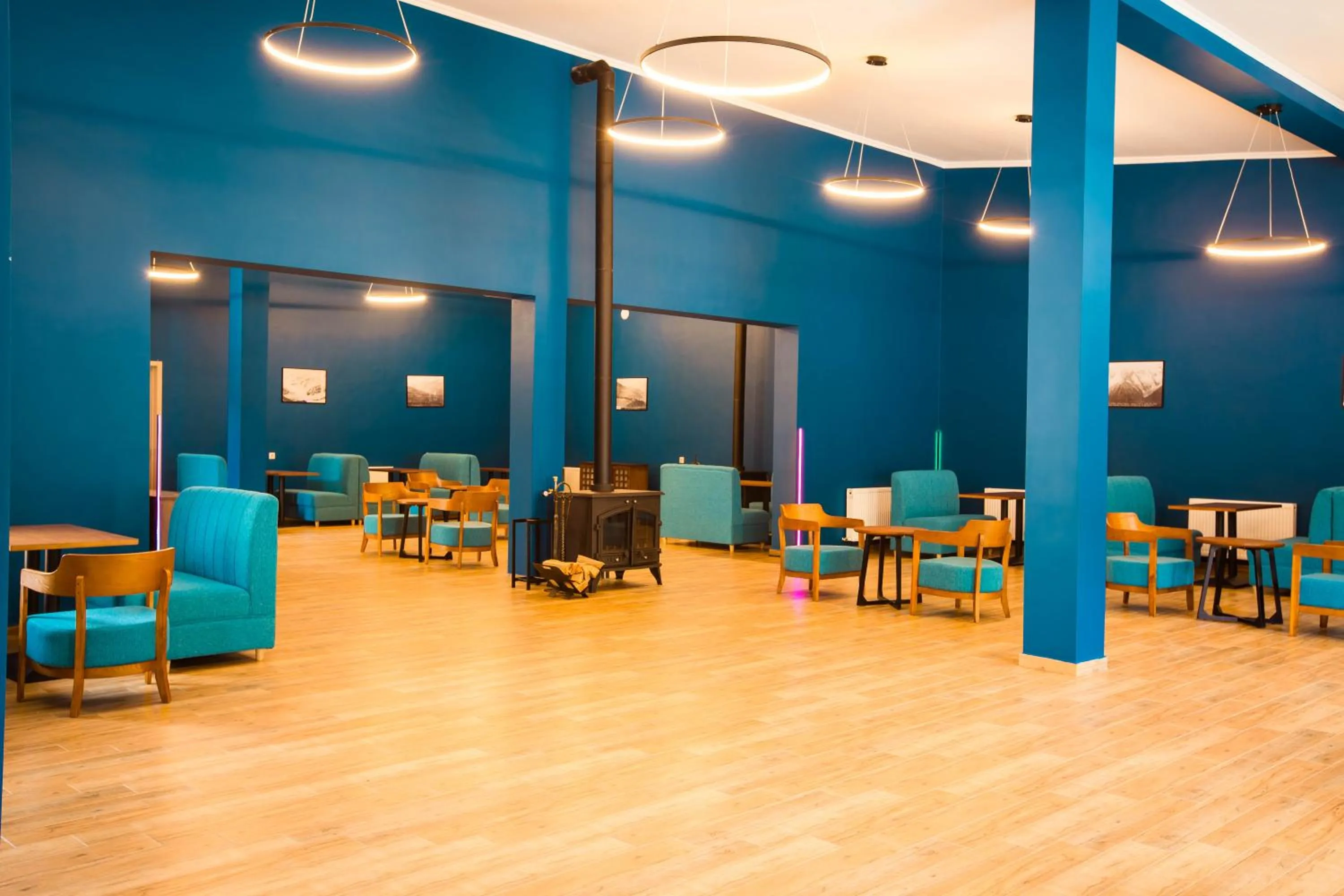 Lounge or bar in Gistola Hotel Mestia