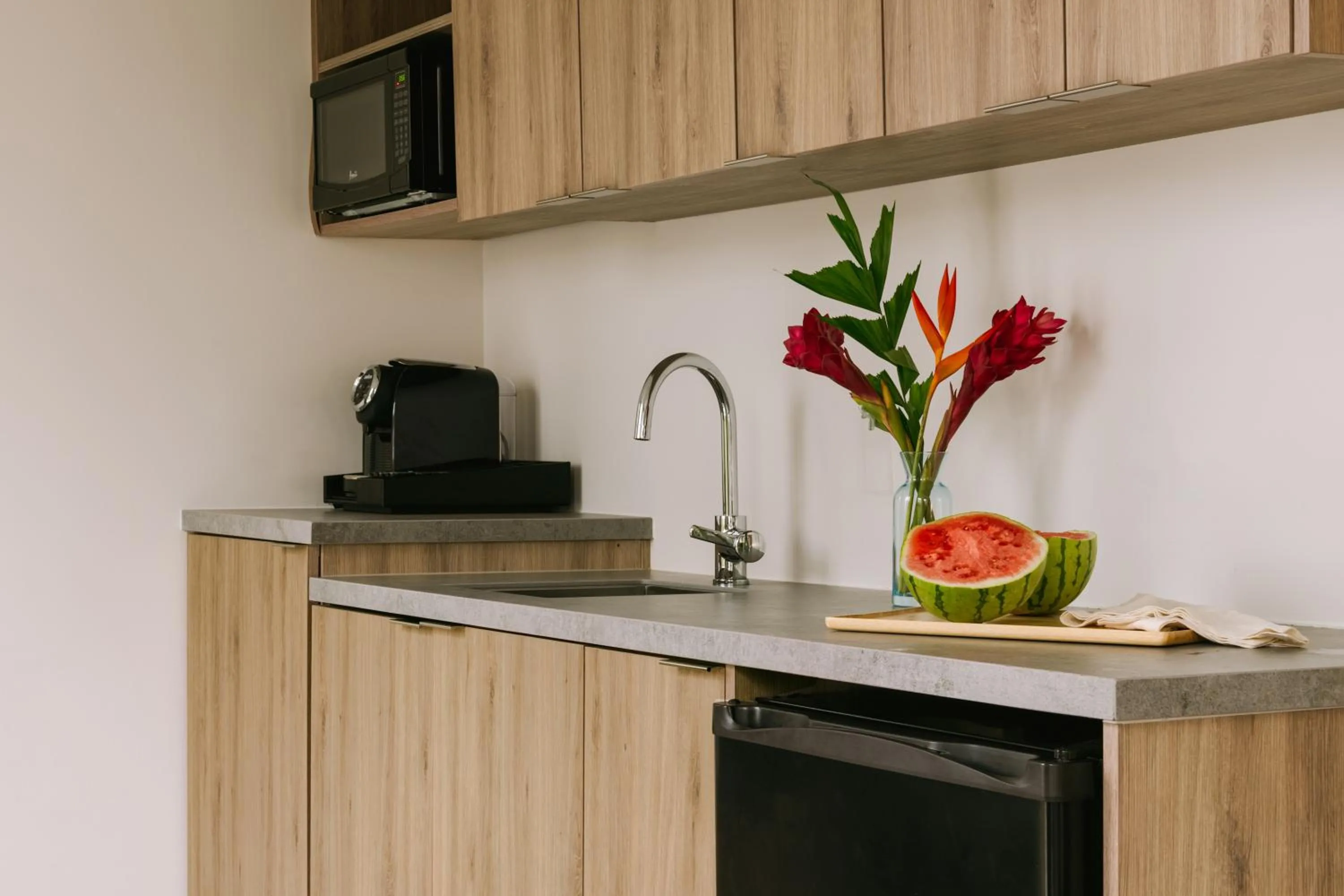 Kitchen or kitchenette in Hillsboro Beach Resort by Kasa