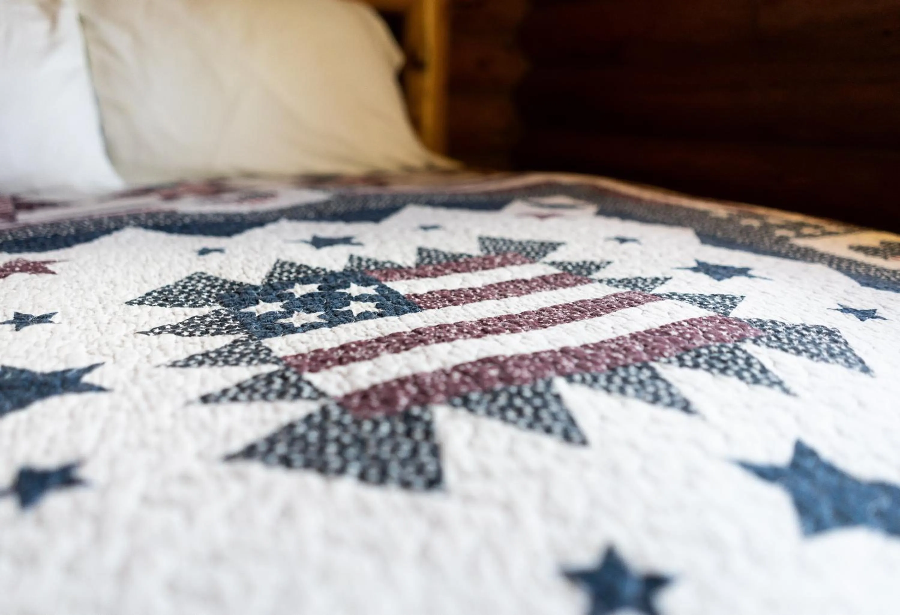 Bed in Country Cabins Inn