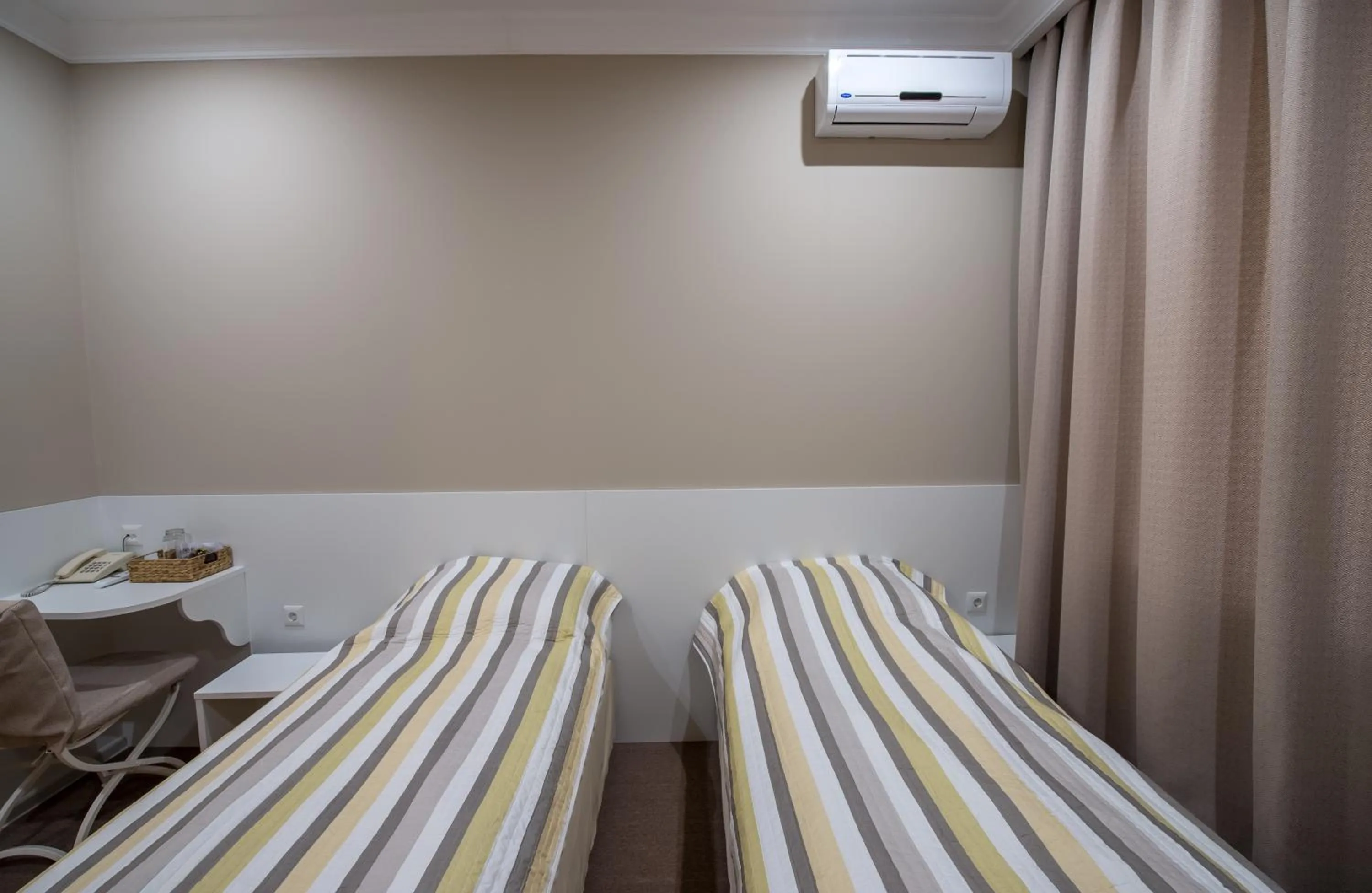 Photo of the whole room in light hotel & hub