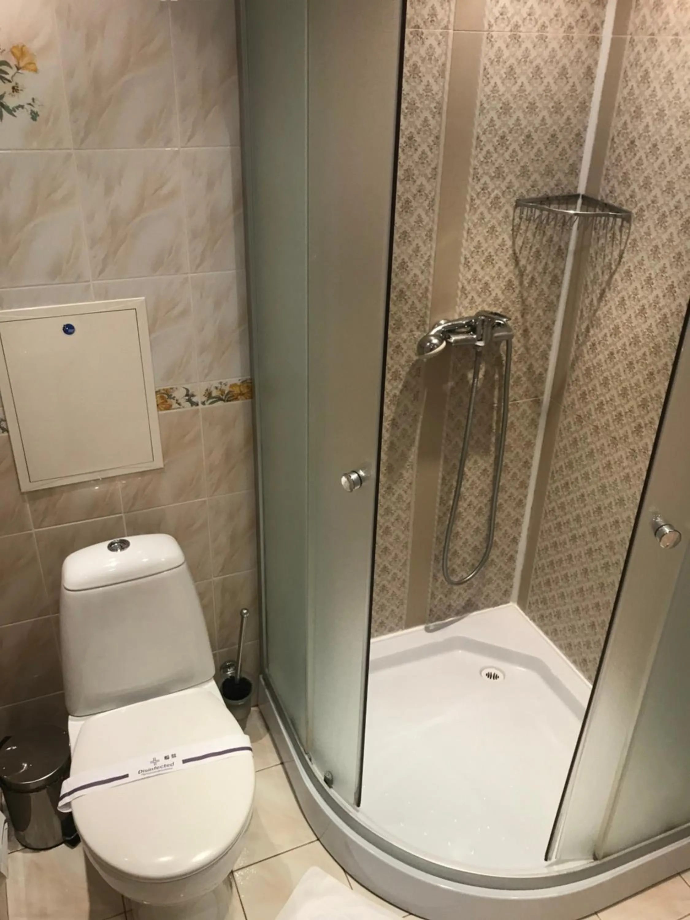 Photo of the whole room in light hotel & hub